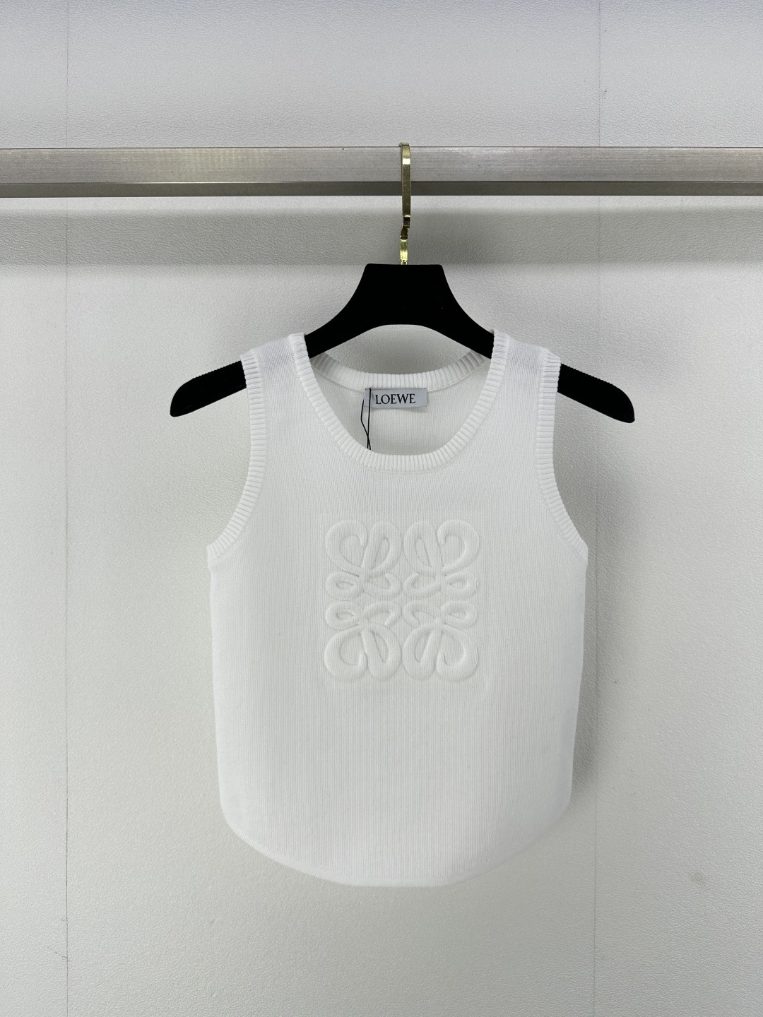 NO:322562,New details on Loew* 25 New summer logo vest pattern three-dimensional relief slim and elastic summer essentials!  versatile and not picky about people 2 colors 3 codes SML, loewe, alexander wang19860909Loew*上新细节 25 夏季新款logo背心图案立体浮雕 修身有弹力夏季必备单品！百搭不挑人 2色3码SML,,loewe,alexander wang,Women's clothing