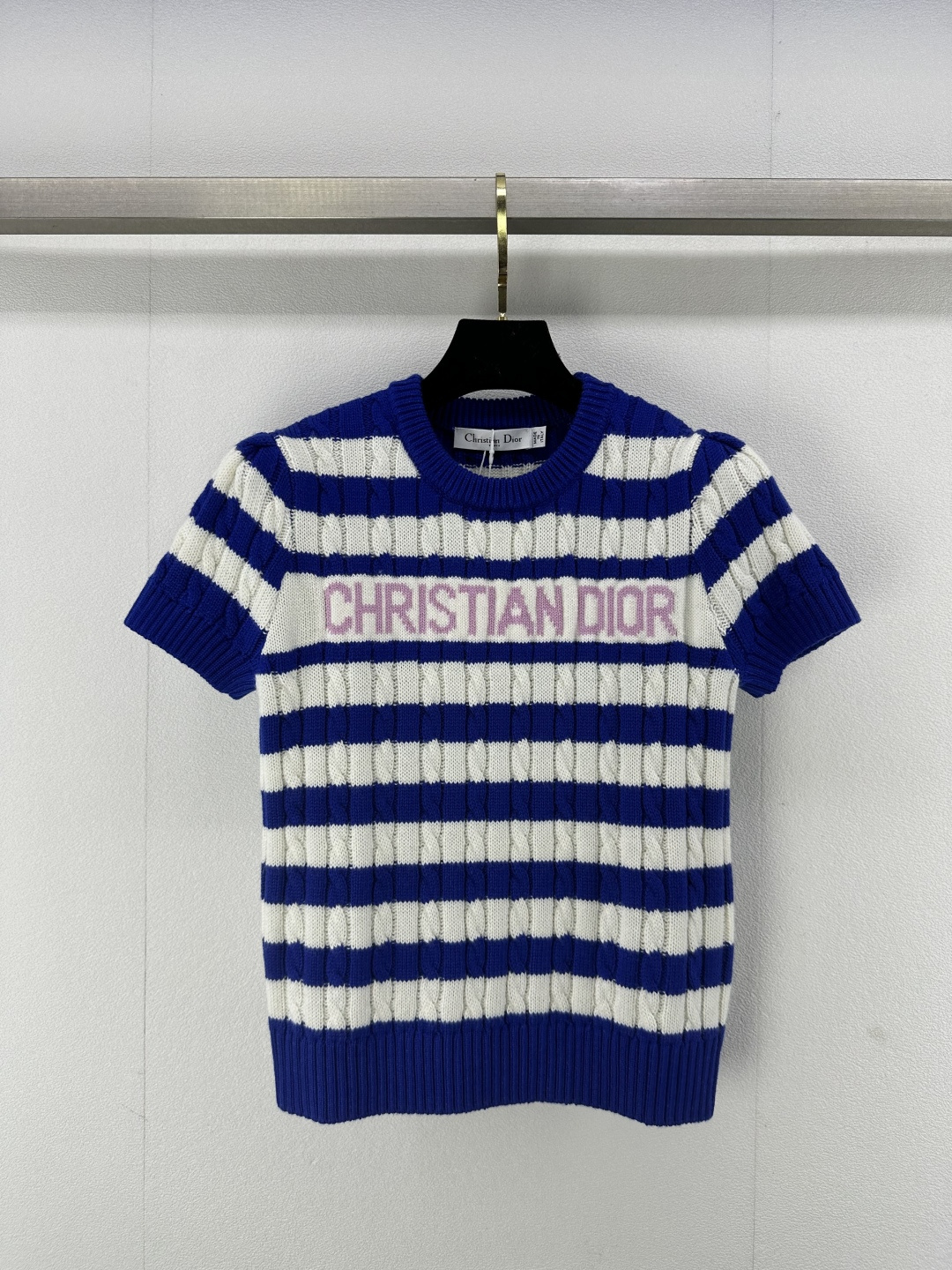NO:322568,Dio* new details 25 Early spring new knitted round neck short sleeves, mid-color striped splicing design, brand letter logo jacquard decoration, slim fit and slim fit, simple and high-quality versatile 1 color 3 code SML,,dior,T-shirt,alexander wang19860909Dio*上新细节 25 早春新款针织圆领短袖 间色条纹拼接设计 品牌字母logo提花装饰 修身显瘦版型 简约高级百搭 1色3码SML,,dior,T-shirt,alexander wang,Women's clothing