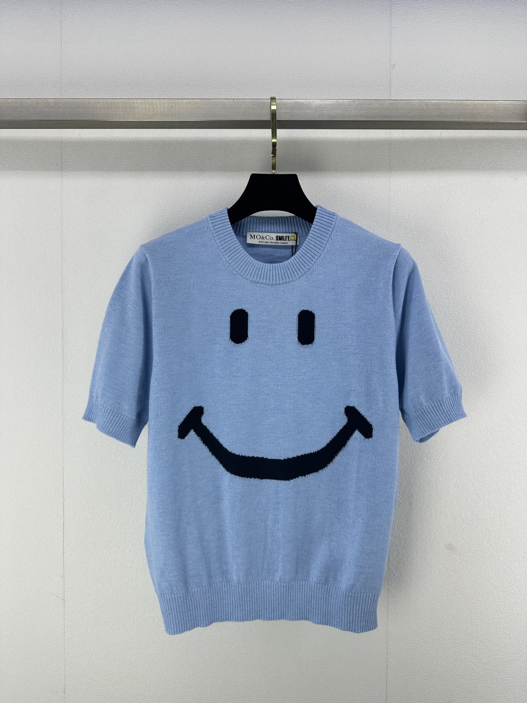 NO:323086,New details on Moco 25 Spring and summer new smiley short-sleeved sweater Jacquard smiley face exquisite fabric skin-friendly and comfortable upper body temperament and versatile 3 colors and 3 size SML, sweaters, T-shirt, alexander wang19860909Moco上新细节 25 春夏新款笑脸短袖毛衣 提花笑脸精致 面料亲肤舒适 上身气质又百搭 3色3码SML,,sweaters,T-shirt,alexander wang,Women's clothing