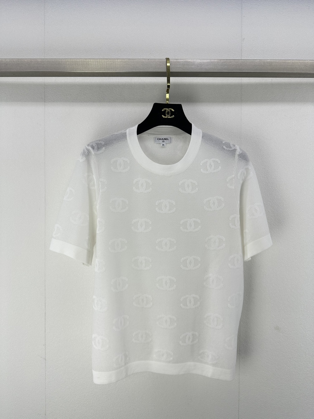 NO:324229,Chane* new details 25 spring and summer new knitted hollow full print short sleeves soft and comfortable hollow design sexy and fashionable classic hot upper body expensive and fashionable 2 colors 3 code SML, chanel, T-shirt, alexander wang19860909Chane*上新细节 25 春夏新款针织镂空满印短袖 柔软舒适 镂空设计性感时髦 经典爆款上身贵气又时髦 2色3码SML,,chanel,T-shirt,alexander wang,Women's clothing