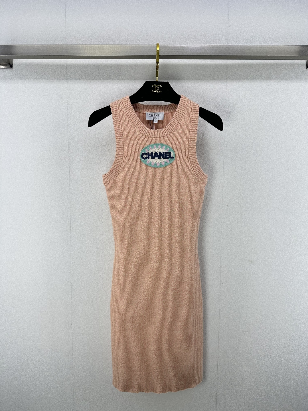 NO:323103,Chane* new details 25 spring and summer new knitted round neck vest skirt contrasting color splicing design Brand letter logo decoration waist slim fit and slim exquisite and versatile 1 color 3 size SML, chanel, skirts, alexander wang19860909Chane*上新细节 25 春夏新款针织圆领背心裙 撞色拼接设计 品牌字母logo装饰 收腰修身显瘦 精致百搭 1色3码SML,,chanel,skirts,alexander wang,Women's clothing