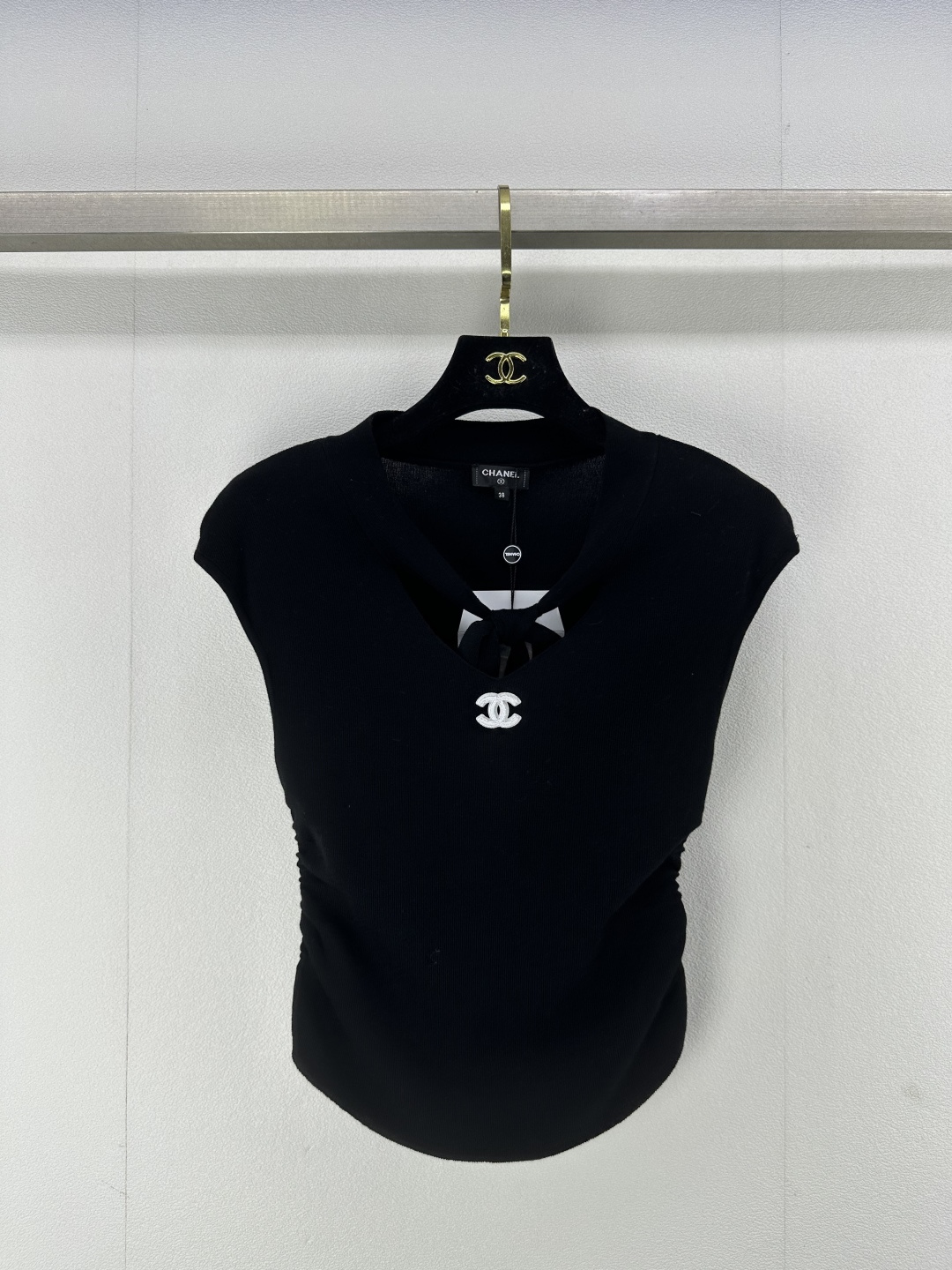 NO:323088,Chane* new details 25 new round neck lace-up shoulder vest necklace full of high-end feel, thin fabric, top body slim and fashionable and versatile 3 colors 3 size SML, chanel, alexander wang19860909Chane*上新细节 25 新款圆领系带包肩背心 领口系带高级感满满 轻薄面料 上身显瘦时髦又百搭 3色3码SML,,chanel,alexander wang,Women's clothing