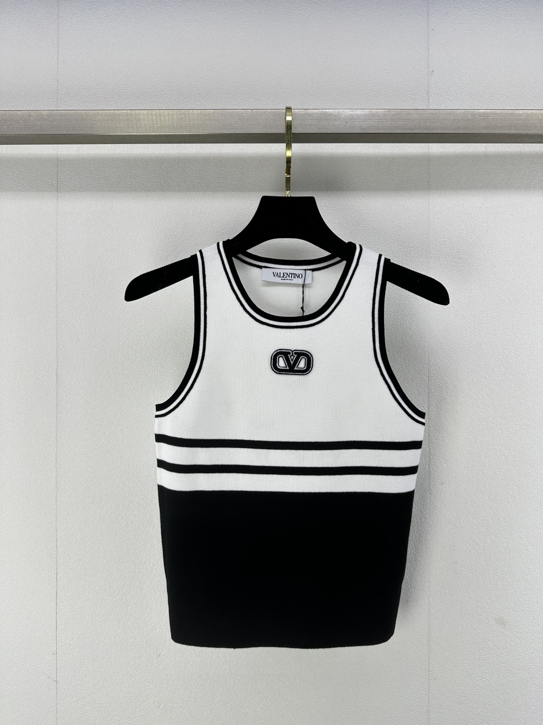 NO:323091,Valentin* new details 25 Early spring new sports color-blocking vest, positioning logo logo, coexisting fashion and quality, showing unique feminine charm 3 colors and 3 codes SML, valentino, alexander wang19860909Valentin*上新细节 25 早春新款运动拼色背心,定位logo徽标,时尚与品质并存,展现独特女性魅力 3色3码SML,,valentino,alexander wang,Women's clothing