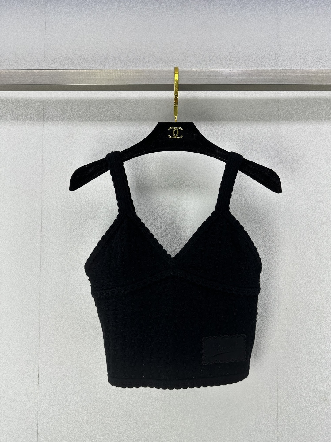 NO:323113,Chane* New details 25 Early spring new three-dimensional suspender vest imported from Germany woven concave and convex three-dimensional pattern hem logo design fashionable and fashionable 2 colors 3 codes SML, chanel, alexander wang19860909Chane* 上新细节 25 早春新款立体吊带背心 德国进口机织凹凸立体花纹 衣摆徽标设计 时髦洋气 2色3码SML,,chanel,alexander wang,Women's clothing