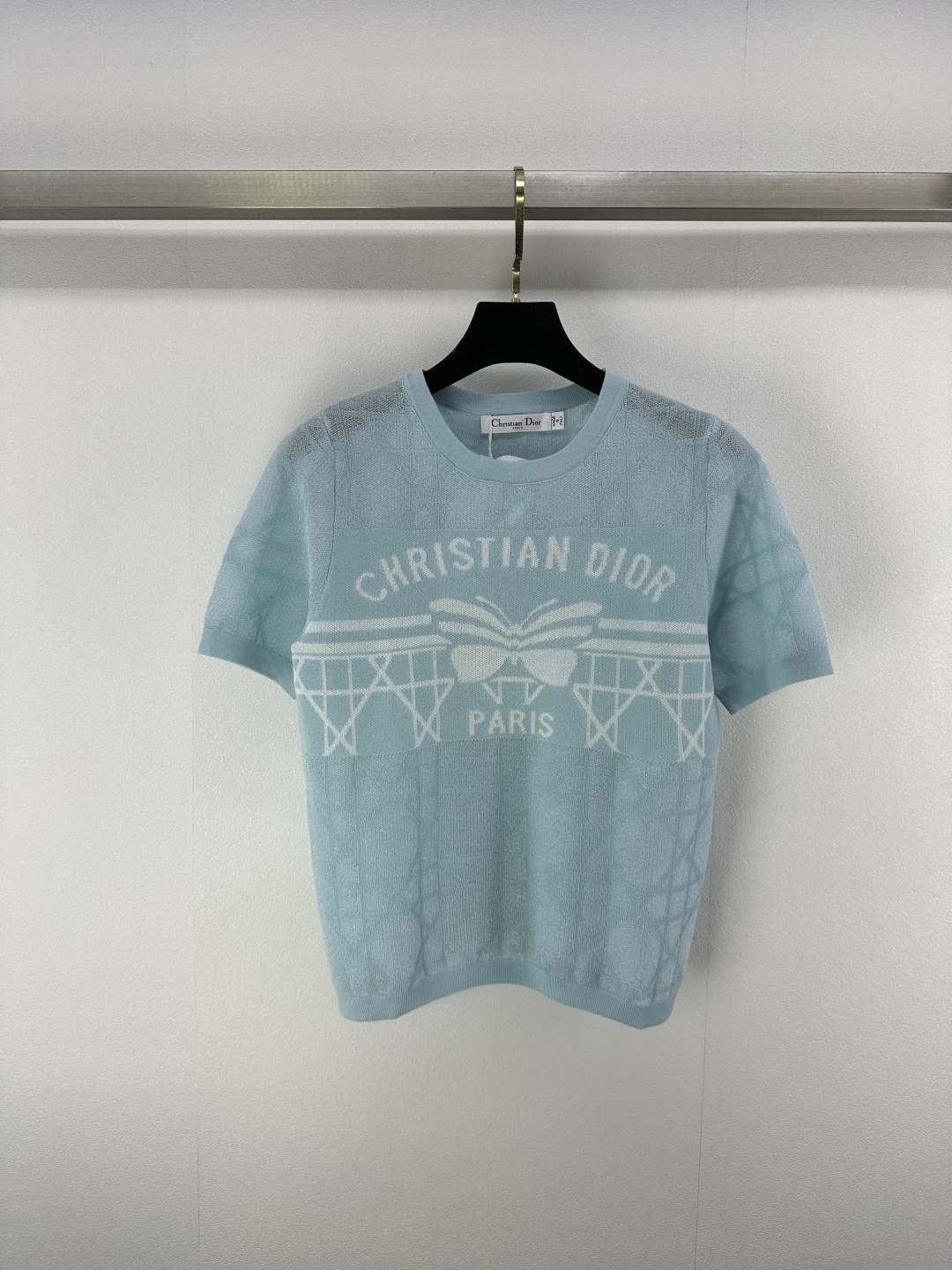 NO:332182,New details on Dio* 25 Spring and summer new knitted round neck butterfly short sleeves diamond jacquard decoration butterfly letter logo jacquard embellishment ultra-thin breathable comfortable and fashionable versatile 3 colors and 3 codes SML, dior, T-shirt, alexander wang19860909Dio*上新细节 25 春夏新款针织圆领蝴蝶短袖 菱格提花装饰 蝴蝶字母logo提花点缀 超薄透气舒适时髦百搭 3色3码SML,,dior,T-shirt,alexander wang,Women's clothing