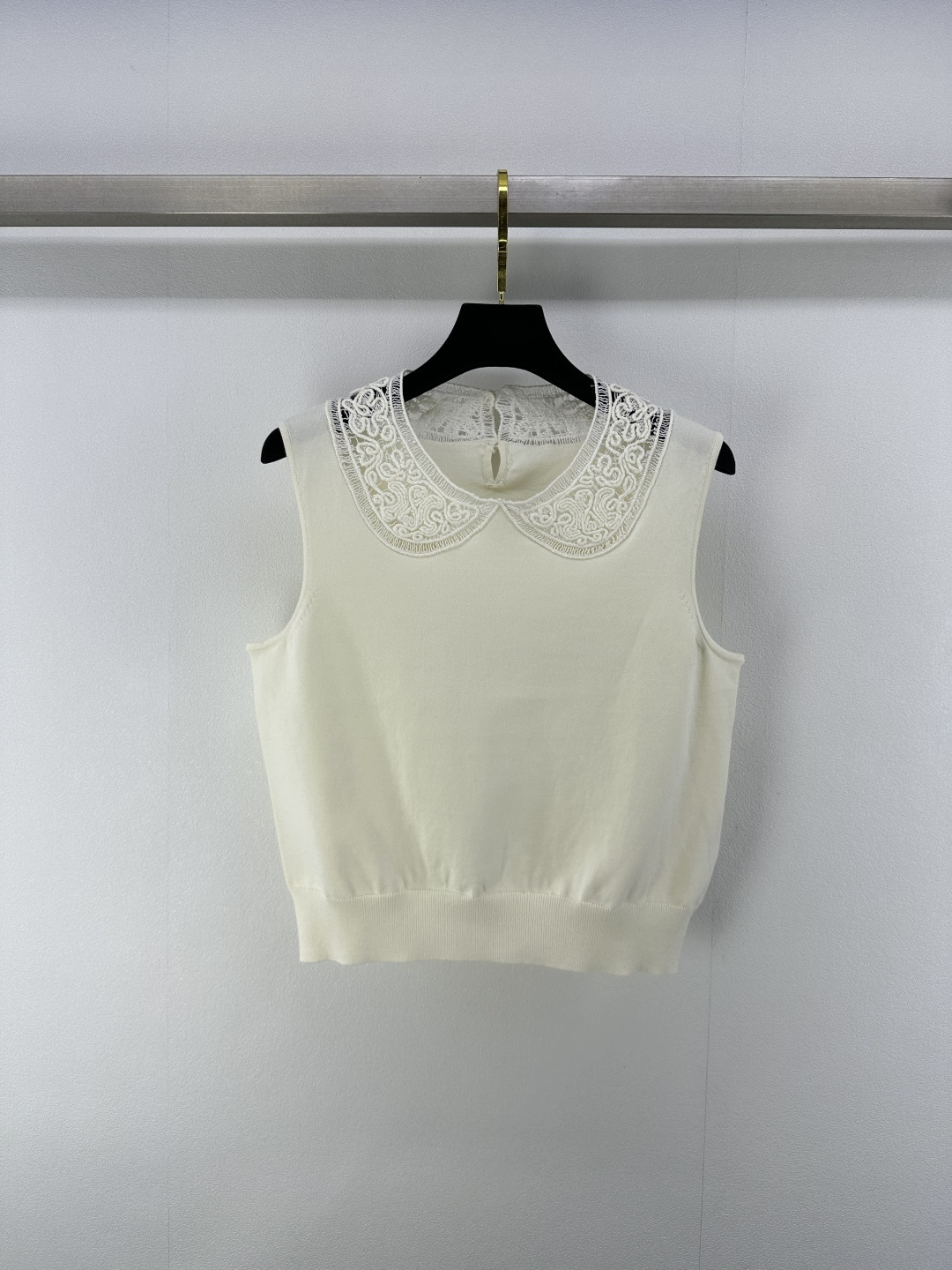 NO:335677,Celin* new details 25 New summer small fragrance style hook vest lace spliced ​​doll collar youthful age reduction solid color light luxury style slim fit and slim fabric soft and skin-friendly, easy to control various occasions 1 color 3 size SML, celine, alexander wang19860909Celin*上新细节 25 夏季新款小香风钩花背心 蕾丝拼接娃娃领青春减龄 纯色轻奢风修身显瘦 面料柔软亲肤 轻松驾驭多样场合 1色3码SML,,celine,alexander wang,Women's clothing