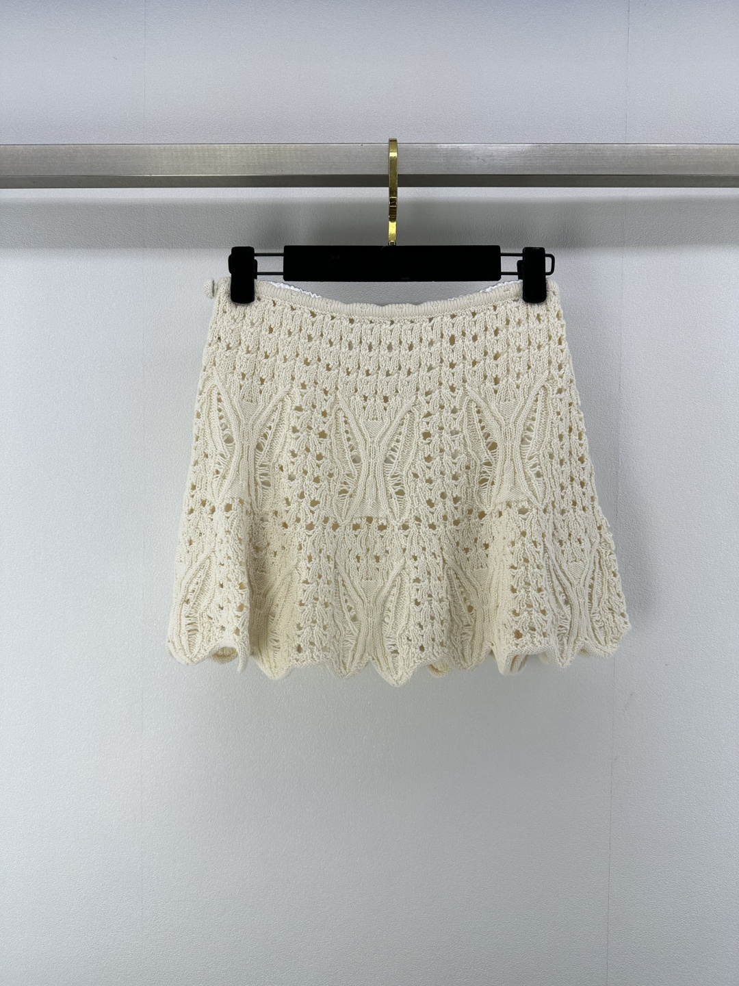 NO:334495,Dio* new details 25 New summer hand-hook short sleeve short skirt suit Customized YB silk yarn weaving delicate texture Skin-enhancing and breathable Peach heart-collar knitted top short skirt suit The front slit is slit and vertical pit strip threaded edge design Adds fashionable tone The whole body is hand-made hollow woven texture is integrated The butterfly pattern on the chest is more delicate Matched with elastic fabrics The fitting body looks slim and sweet The versatile style is not picky about the age-old skin tone. Matched with short skirts in the same series, it comes with wearable and detachable white lining to prevent exposure. The outer skirt edge is wavy and curly, which makes it more relaxed and vacation-like. The set of upper body is suitable for age-reducing fashionable style. 1 color 3 SML, dior, skirts, T-shirt, alexander wang19860909Dio*上新细节 25 夏季新品手勾短袖短裙套装 定制YB丝纶纱线织造 细腻肌理 养肤透气 桃心领针织上衣短裙套装 前襟开叉配合竖坑条螺纹包边设计 增添时尚调性 通体手工镂空编织纹理融入 胸前点缀蝴蝶花纹更显精致 搭配弹性十足的面料 贴合身型显瘦甜美 百搭款式不挑年龄肤色 搭配同系列短裙 自带可穿脱白色内衬防走光 外裙边缘波浪花边卷边 更显松弛有度假感 成套上身适配减龄时髦风格 1色3码SML,,dior,skirts,T-shirt,alexander wang,Women's clothing