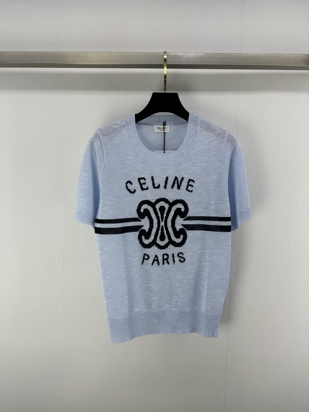 NO:409926,Celin* new details 25 Summer new knitted round neck Arc de Triomphe short sleeves Classic brand letter logo contrast jacquard decoration Regular version Comfortable and breathable Shirt, daily casual matching without picking people 3 colors 3 codes SML, celine, T-shirt, alexander wang19860909Celin*上新细节 25 夏季新款针织圆领凯旋门短袖 经典品牌字母logo撞色提花装饰 常规版型 麻料舒适透气 日常随意搭配不挑人 3色3码SML,,celine,T-shirt,alexander wang,Women's clothing