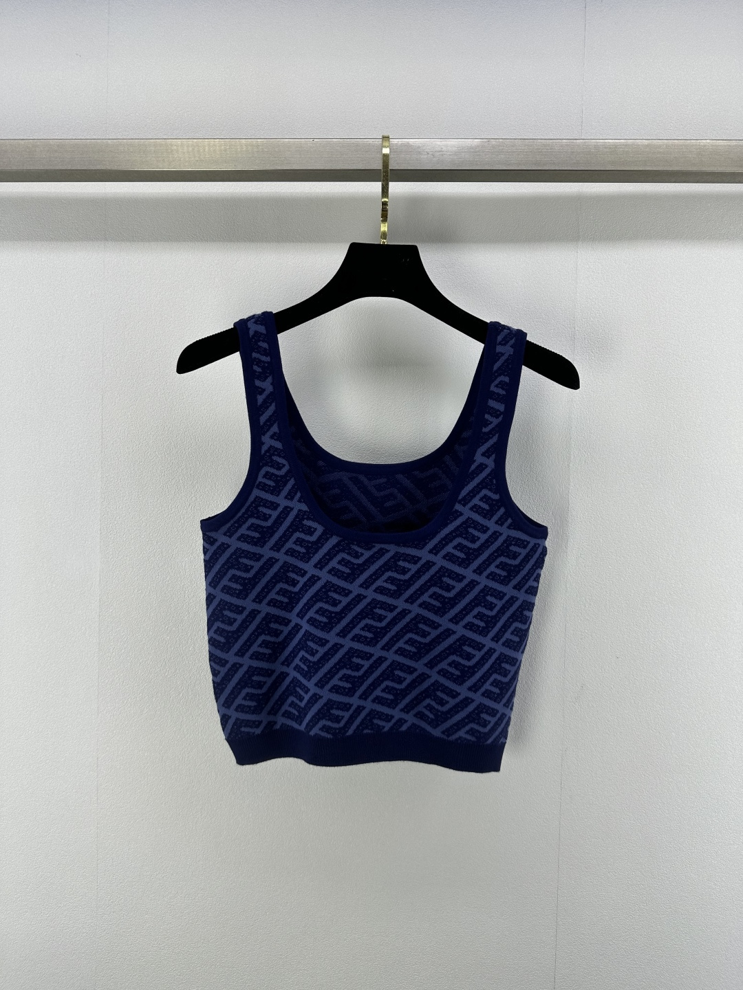 NO:413809,Fend * New details 25 Spring and summer new denim blue sports vest incorporates classic twill logo, sporty tailoring and retro tannins, unlocking a new style of dressing that combines vitality and trend. 1 color 3 SML, fendi, alexander wang19860909Fend * 上新细节 25 春夏新款牛仔蓝运动背心 融入经典斜纹logo,运动感剪裁碰撞复古丹宁,解锁活力与潮流兼具的穿搭新风尚. 1色3码SML,,fendi,alexander wang,Women's clothing