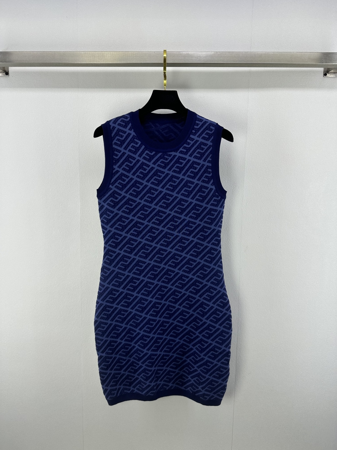 NO:413825,Fend * New details 25 Spring and summer new denim blue vest skirt with classic twill logo, simple design shows a lazy and high-end feel, easily unlocking new spring fashion looks!  1 color 3 code SML, fendi, skirts, alexander wang19860909Fend * 上新细节 25 春夏新款牛仔蓝背心裙 经典斜纹logo加持,简约设计尽显慵懒高级感,轻松解锁春日时尚新look！ 1色3码SML,,fendi,skirts,alexander wang,Women's clothing