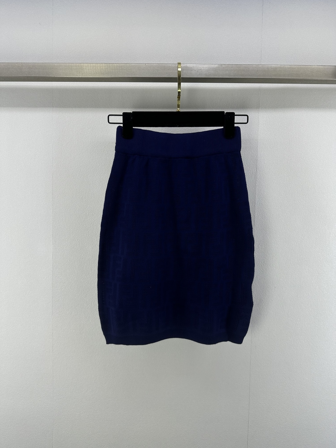 NO:413885,FEND* New details 25 Spring and Summer Latest Pretty Skirt!  Customized cotton yarn weaving, comfortable texture, elasticity, rich design highlights the layers, high-end and crisp overall shape, create a unique fashionable style of the brand, regular tailoring, inclusive figure, and a must-have for relaxed and fashionable style!  3 color 3 code SML, fendi, skirts, alexander wang19860909FEND* 上新细节 25 春夏最新老花半裙！定制棉纶纱线织造 质感舒适 弹力十足设计丰富凸显层次 整体造型高级挺括 打造品牌特有时髦风格 常规剪裁 包容身材 松弛时髦风格必备！ 3色3码SML,,fendi,skirts,alexander wang,Women's clothing