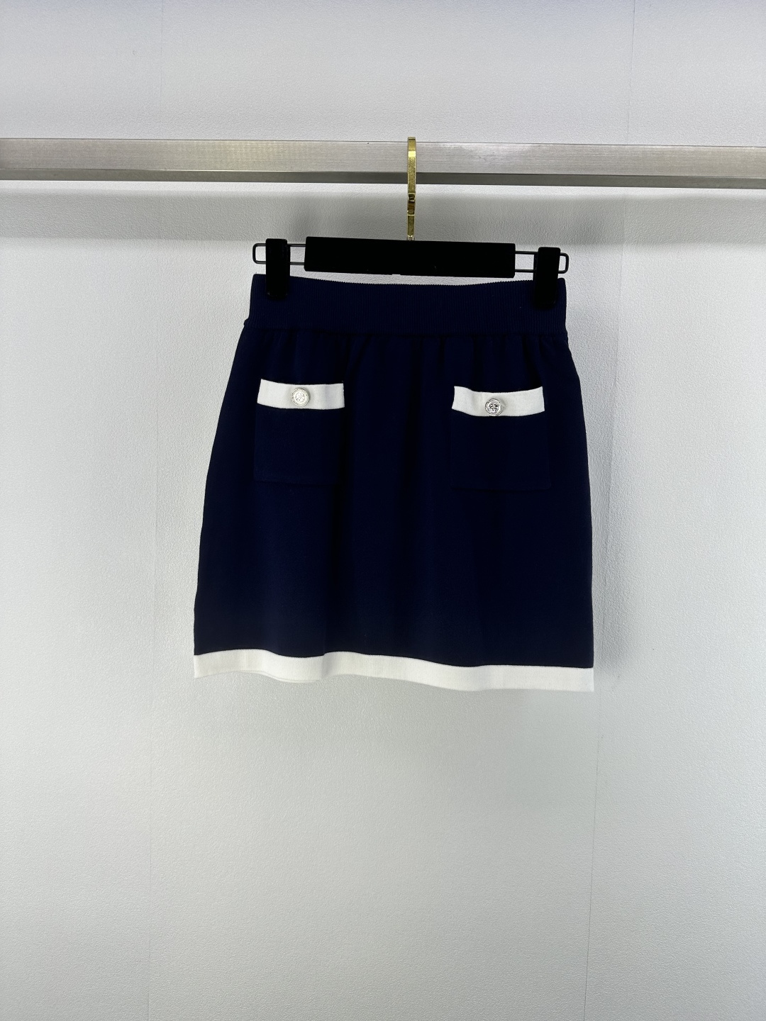 NO:416630,Chane* new details 25 spring and summer new knitted skirt elastic waist A-line style two-pocket decoration yb open mold double clogo button embellishment high-end fashionable and exquisite 2 colors 3 codes SML, chanel, skirts, alexander wang19860909Chane*上新细节 25 春夏新款针织半裙 松紧腰A字版型 两口袋装饰 yb开模双clogo纽扣点缀 高级时髦精致 2色3码SML,,chanel,skirts,alexander wang,Women's clothing