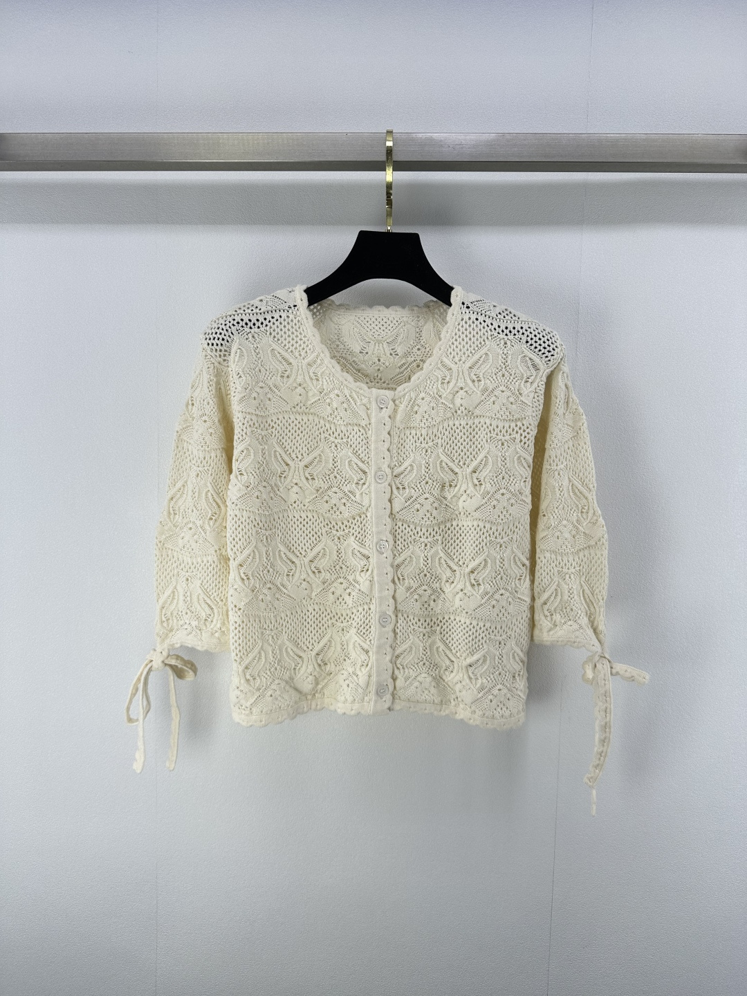 NO:419039,Dio* new details 25 New summer hand hook butterfly cardigan Customized YB silk yarn weaving to add fashion tone Hand-made hollow weaving textures are integrated into the butterfly pattern makes the upper body more refined and the upper body is adapted to age-reducing fashionable style 1 color 3 codes SML, dior, alexander wang19860909Dio*上新细节 25 夏季新品手勾蝴蝶开衫 定制YB丝纶纱线织造 增添时尚调性 通体手工镂空编织纹理融入 蝴蝶花纹更显精致 上身适配减龄时髦风格 1色3码SML,,dior,alexander wang,Women's clothing