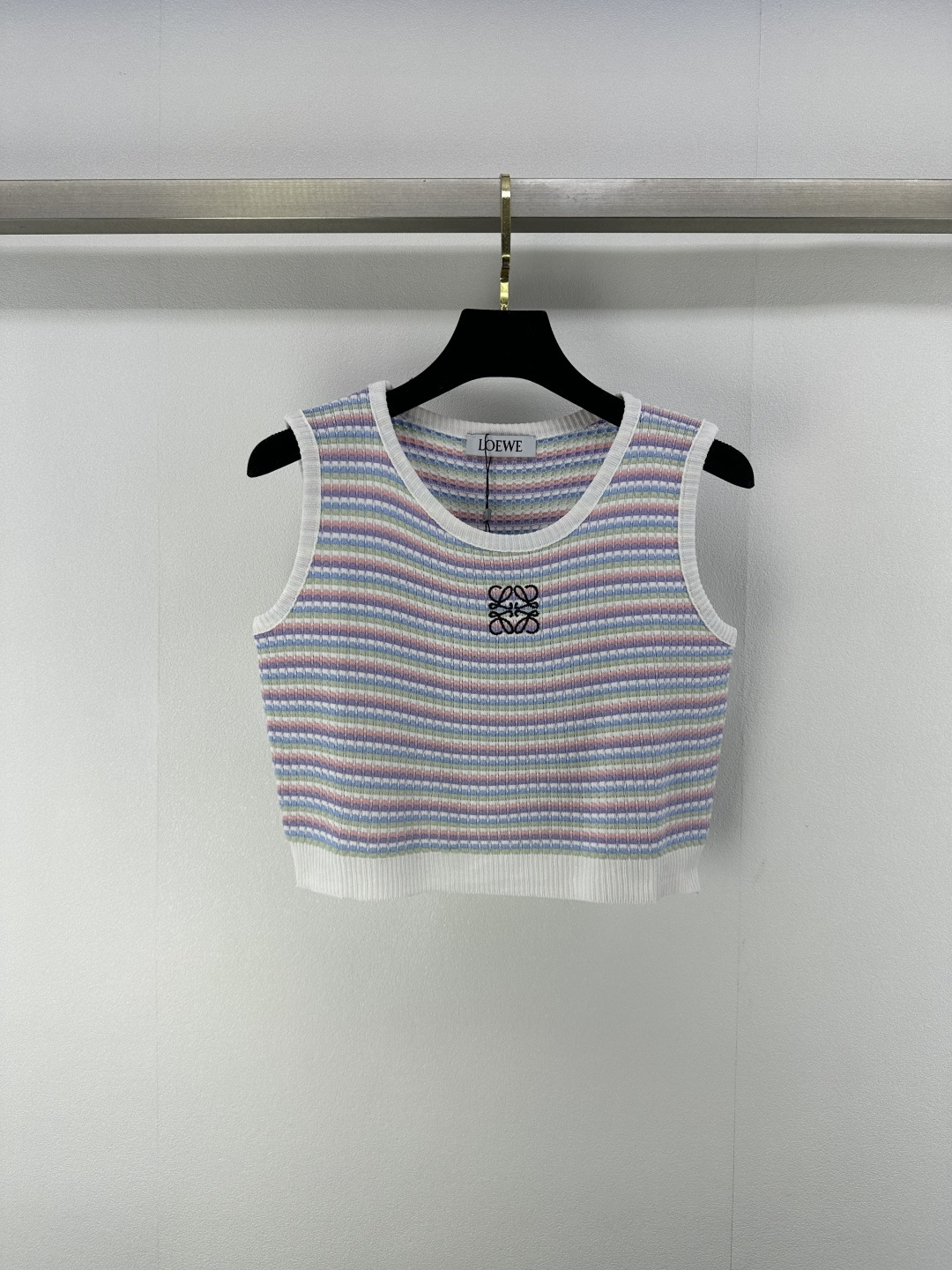 NO:419021,Loew* new details 25 spring and summer new knitted striped vest contrasting color striped splicing design classic double c letter embroidery logo embellishment classic fashionable exquisite versatile 3 colors 3 code SML, loewe, alexander wang19860909loew*上新细节 25 春夏新款针织条纹背心 撞色条纹拼接设计 经典双c字母刺绣logo点缀 经典时髦精致百搭 3色3码SML,,loewe,alexander wang,Women's clothing