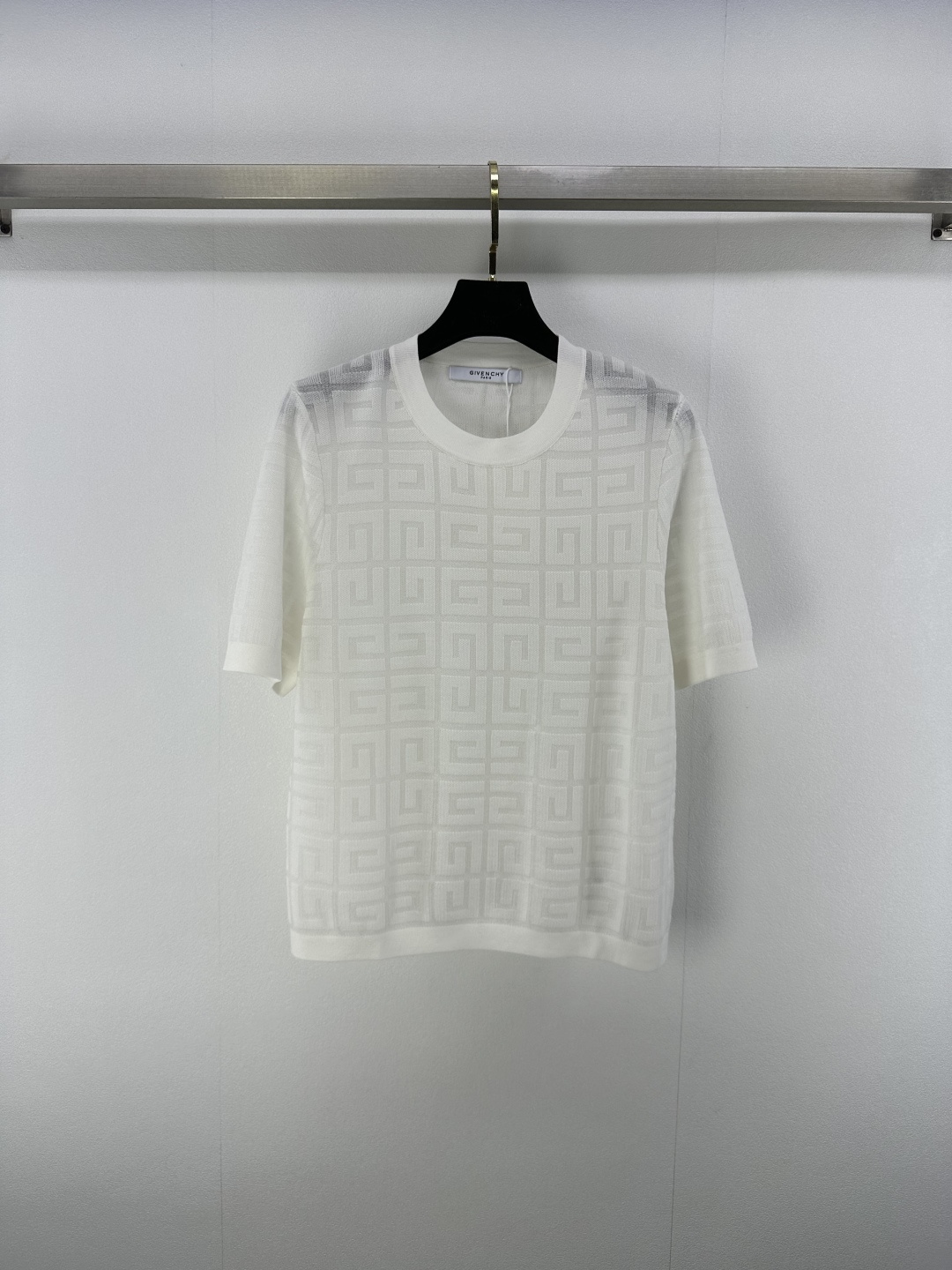 NO:419065,Givench* New details 25 spring and summer knitted hollow short sleeves hollow mesh classic logo letters The whole piece of jacquard is sexy and slim, the upper body is skin-friendly and comfortable, the classic two colors, the upper body becomes a sexy goddess in seconds!  2 color 3 code SML, given, T-shirt, alexander wang19860909Givench* 上新细节 25 春夏针织镂空短袖 镂空网眼经典logo字母 整件提花工艺性感显瘦 上身亲肤舒适 经典两色 上身秒变性感女神！ 2色3码SML,,givenchy,T-shirt,alexander wang,Women's clothing