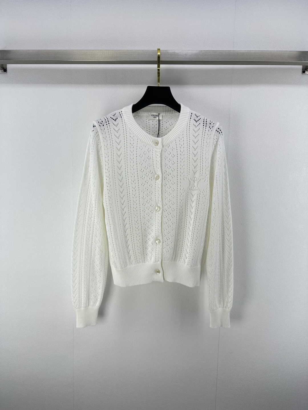 NO:419219,New details on CELNE* 25 Spring and summer new hollow round neck cardigan long sleeves Customized logo buttons Soft and comfortable material Hollow design with a little sexy style super feminine Goddess must-have items 1 color 3 SML, alexander wang19860909CELNE*上新细节 25 春夏新款镂空圆领开衫长袖 定制logo纽扣 材质柔软舒适 镂空设计带点小性感的款式超级女人味 女神必备单品 1色3码SML,,alexander wang,Women's clothing