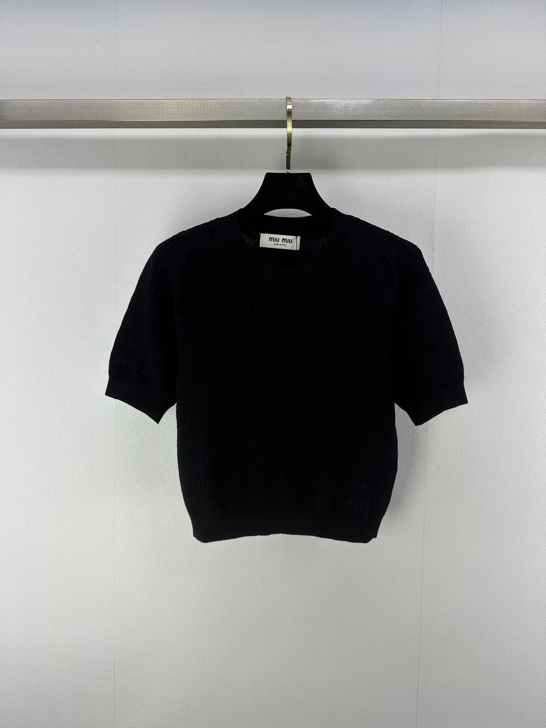 NO:422347,Miumi* new details 25 new summer hollow puff short sleeves classic round neck slightly transparent fabric lazy and fashionable, body logo texture Small short style cool and comfortable to wear in summer 3 colors 3 size SML, miumiu, T-shirt, alexander wang19860909miumi*上新细节 25 夏季新款镂空泡泡袖短袖 经典的圆领微透面料慵懒又时髦,衣身logo纹理 小短款版型 夏季穿着清凉又舒适 3色3码SML,,miumiu,T-shirt,alexander wang,Women's clothing