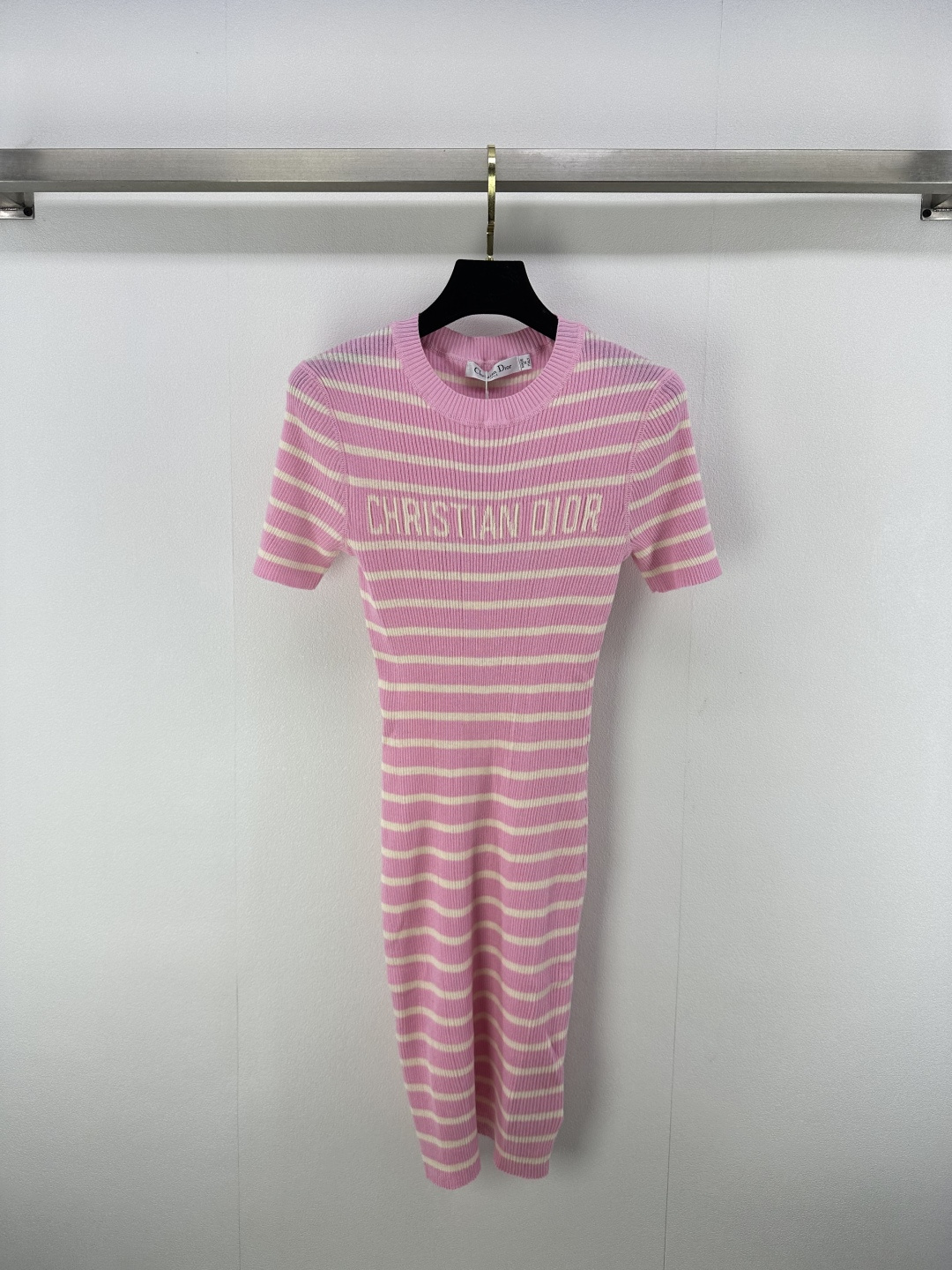 NO:423743,New details on Dio* 25 New summer striped dresses!  Classic design YY DS high elastic slim fit and slim, so beautiful!  The college style is very age-reducing and slimming. The striped color-blocking design is very high-end and pleasing to the eye!  The full temperament is so beautiful with the letter embellishment on the chest. The round neck design is sweet and elegant. It can be done with one piece when you go out. 3 colors and 3 codes SML, dior, skirts, alexander wang19860909Dio*上新细节 25 夏季新款条纹连衣裙！经典设计YY DS 高弹力修身显瘦 太好看了！学院风十分减龄 显瘦 条纹拼色设计都特别高级耐看！气质满分胸前字母点缀太好看啦 圆领的设计甜美气质 出门一件就搞定  3色3码SML,,dior,skirts,alexander wang,Women's clothing