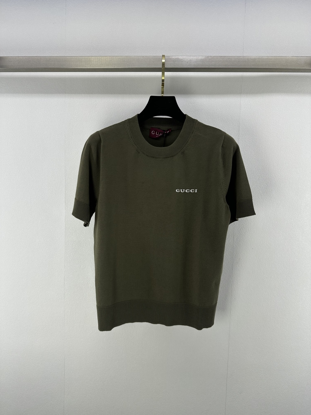 NO:420775,New details on Gucc* 25 New summer round neck knitted short sleeves Brand classic letter logo jacquard, slim and versatile style, fashionable and versatile, white. 2 colors and 3 codes SML, gucci, T-shirt, alexander wang19860909Gucc*上新细节 25 夏季新款圆领针织短袖 品牌经典字母logo提花 版型显瘦百搭 时髦百搭显白 . 2色3码SML,,gucci,T-shirt,alexander wang,Women's clothing