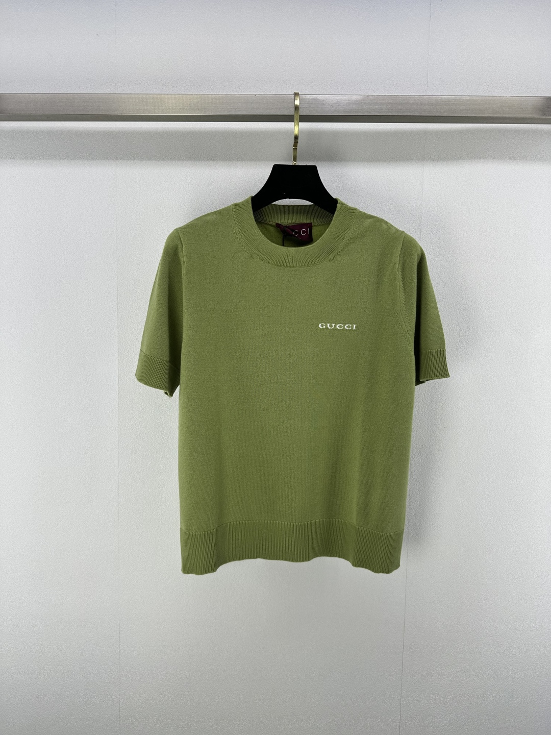 NO:420784,New details on Gucc* 25 New summer round neck knitted short sleeves Brand classic letter logo jacquard, slim and versatile style, fashionable and versatile, white. 2 colors and 3 codes SML, gucci, T-shirt, alexander wang19860909Gucc*上新细节 25 夏季新款圆领针织短袖 品牌经典字母logo提花 版型显瘦百搭 时髦百搭显白. 2色3码SML,,gucci,T-shirt,alexander wang,Women's clothing