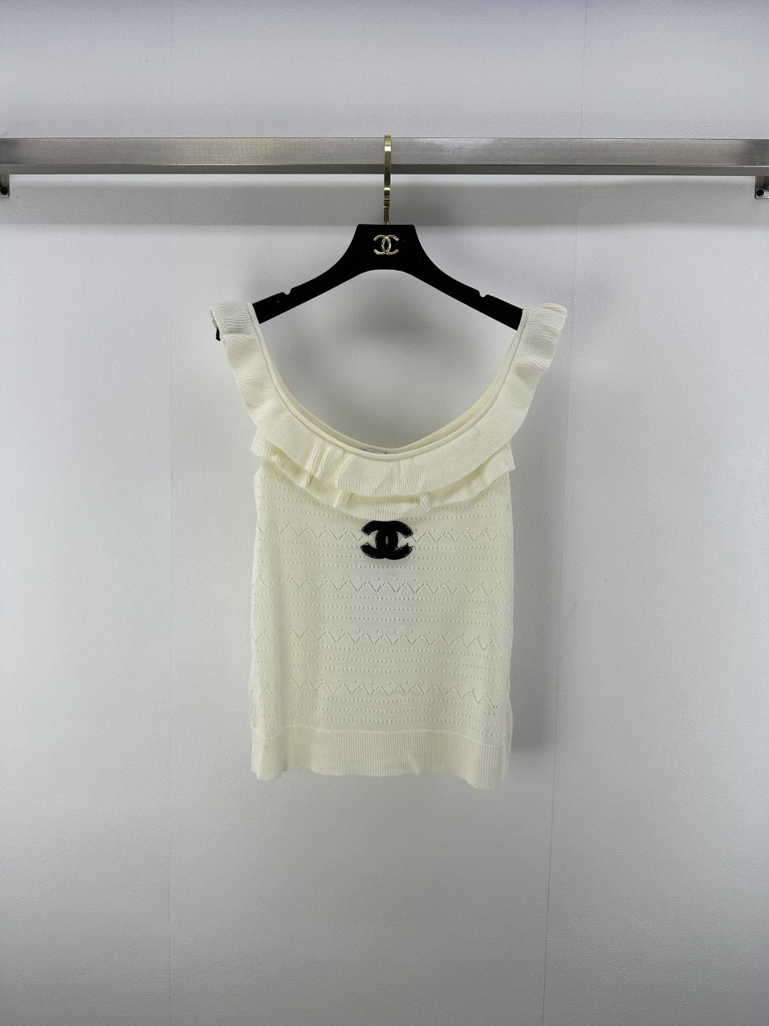 NO:422368,Chane* new details 25 new summer lace vest positioning flocking logo summer refreshing color matching youthful and age-reducing temperament versatile and slim and elastic versatile and not picky 2 colors 3 size SML, chanel, alexander wang19860909Chane*上新细节 25 夏季新款花边背心 定位植绒大logo 夏日清爽配色 上身青春减龄 气质百搭显瘦有弹力 百搭不挑人 2色3码SML,,chanel,alexander wang,Women's clothing