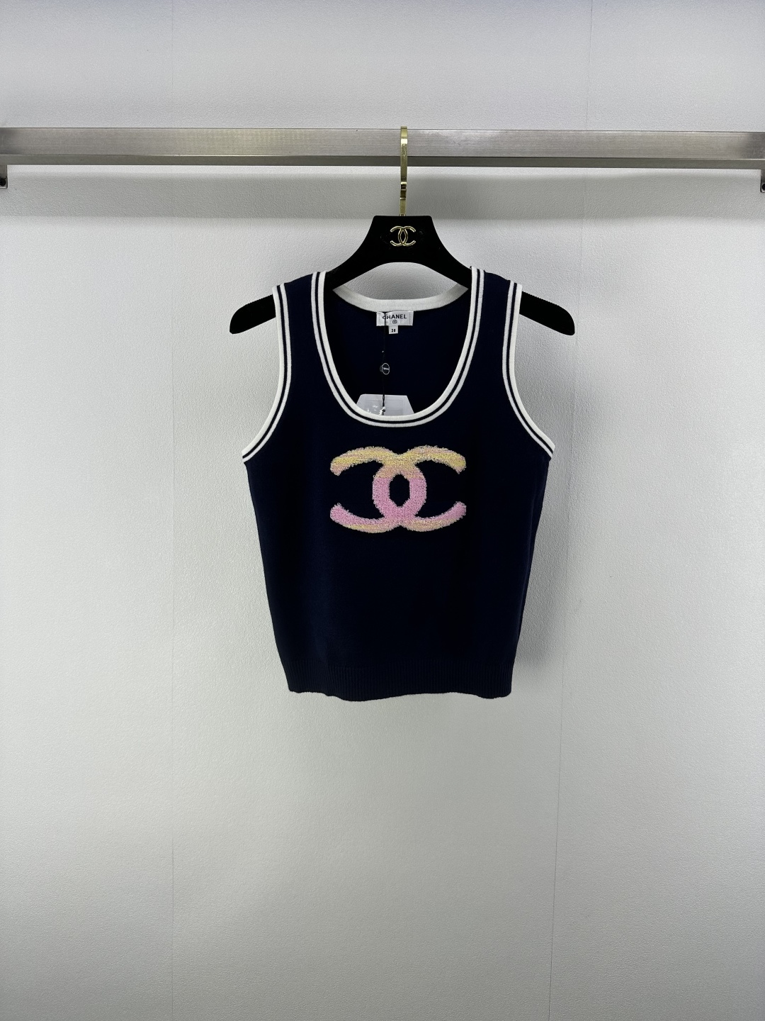 NO:423655,Chane* new details 25 new summer color logo vest positioning large flocking logo summer refreshing color matching upper body youthful age reduction temperament versatile and elastic versatile and not picky 3 colors 3 size SML, chanel, alexander wang19860909Chane*上新细节 25 夏季新款彩色logo背心 定位大植绒logo 夏日清爽配色 上身青春减龄 气质百搭显瘦有弹力 百搭不挑人 3色3码SML,,chanel,alexander wang,Women's clothing