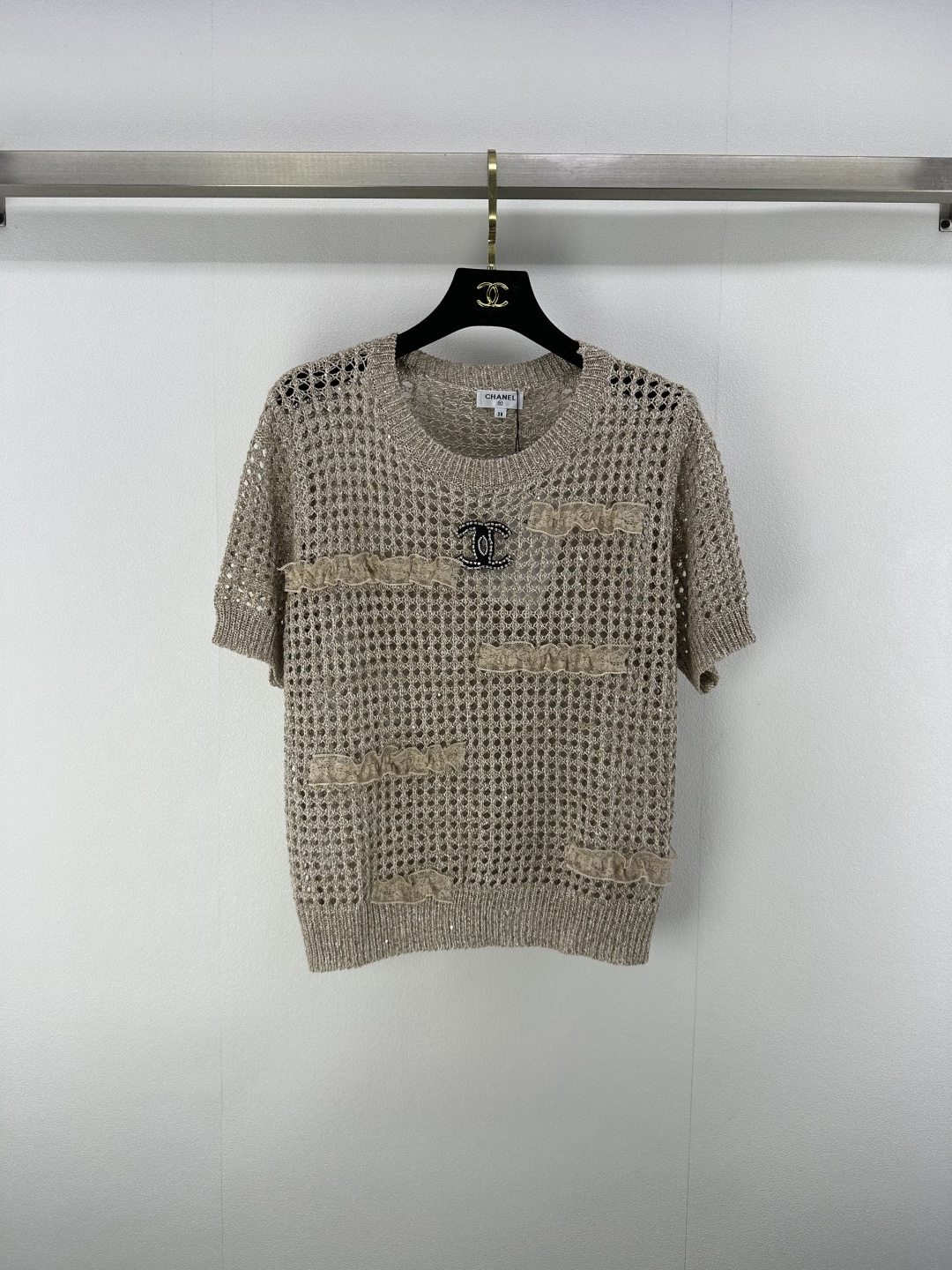 NO:426846,Chane* New details 25 The latest summer hollow short sleeves Customized comfortable fabrics Lace beads embellish the body to pay attention to details and quality to make a delicate girl versatile style 2 colors 3 sizes SML, chanel, T-shirt, alexander wang19860909Chane* 上新细节 25 夏季最新款镂空短袖 定制舒适面料 衣身蕾丝珠片点缀注重细节和品质做个精致的女孩百搭气质款 2色3码SML,,chanel,T-shirt,alexander wang,Women's clothing