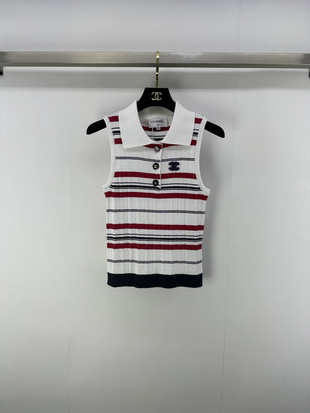 NO:427561,Chane* new details 25 Summer new contrast lapel striped vest, soft and comfortable fabric, unique design for neckline edge color matching, versatile and not picky 2 colors 3 size SML, chanel, alexander wang19860909Chane*上新细节 25 夏季新款撞色翻领条纹背心 面料柔软舒适 领口衣边沿配色呈现独特设计 百搭不挑人 2色3码SML,,chanel,alexander wang,Women's clothing