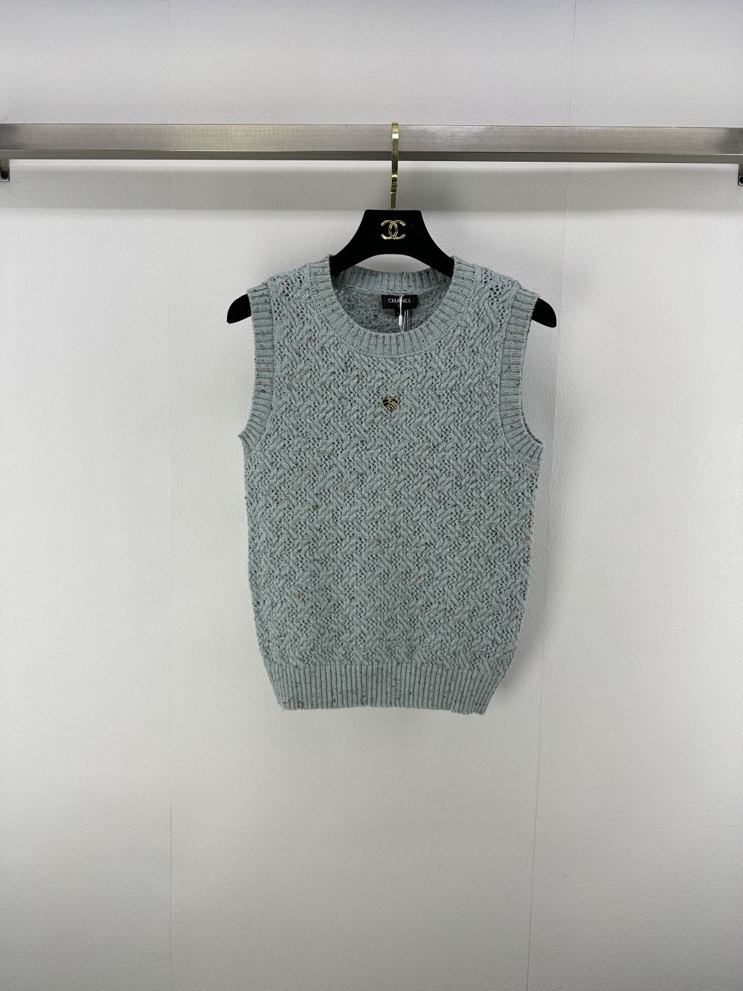 NO:427555,Chane* new details 25A spring and summer new knitted round neck texture vest fixed dyed yarn yb open mold logo hardware embellishment breaks monotonymation light up the overall shape logo logo logo logo is low-key and eye-catching, a symbol of quality and style, high-end fashionable, exquisite and versatile age-reducing 3 colors and 3 codes SML, chanel, alexander wang19860909Chane*上新细节 25A 春夏新款针织圆领纹理背心 定染纱线 yb开模logo五金点缀 打破单调 点亮整体造型徽标logo标识低调而醒目 是品质与格调的象征 高级时髦精致百搭减龄 3色3码SML,,chanel,alexander wang,Women's clothing