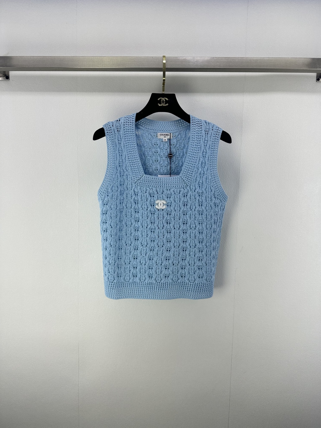 NO:430426,Chane* new details 25 Summer new square neck vest positioning logo Square neck design reveals collarbone very fashionable~ the upper body looks very slim and high-end, single wear inside, 3 colors and 3 sizes SML, chanel, alexander wang19860909Chane*上新细节 25 夏季新款方领背心 定位logo 方领设计露锁骨非常时髦~上身非常显瘦高级 单穿内搭都 3色3码SML,,chanel,alexander wang,Women's clothing