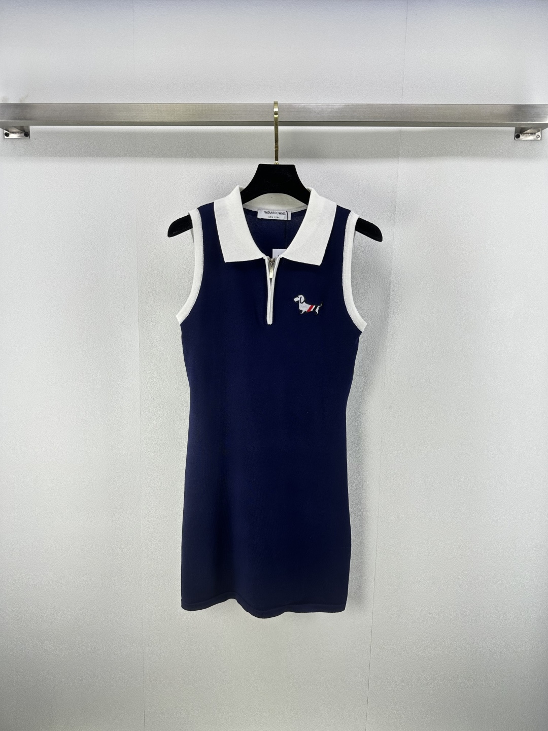 NO:429739,Tb* New Details 25 Spring and Summer Latest Puppy Lapel Zipper Vest Dress!  Customized Tennis knitted material, comfortable and soft, full texture, contrasting collar and puppy piercing beads decoration, cute and age-reducing, upper body shows the college style, commuting and dates, 3 colors and 3 codes SML, skirts, alexander wang19860909Tb* 上新细节 25 春夏最新小狗翻领拉链背心裙！定制天丝针织材质 舒适柔软 质感十足 通撞色领口配合小狗图钉珠案装饰 可爱减龄 上身尽显学院风格 通勤约会都 3色3码SML,,skirts,alexander wang,Women's clothing