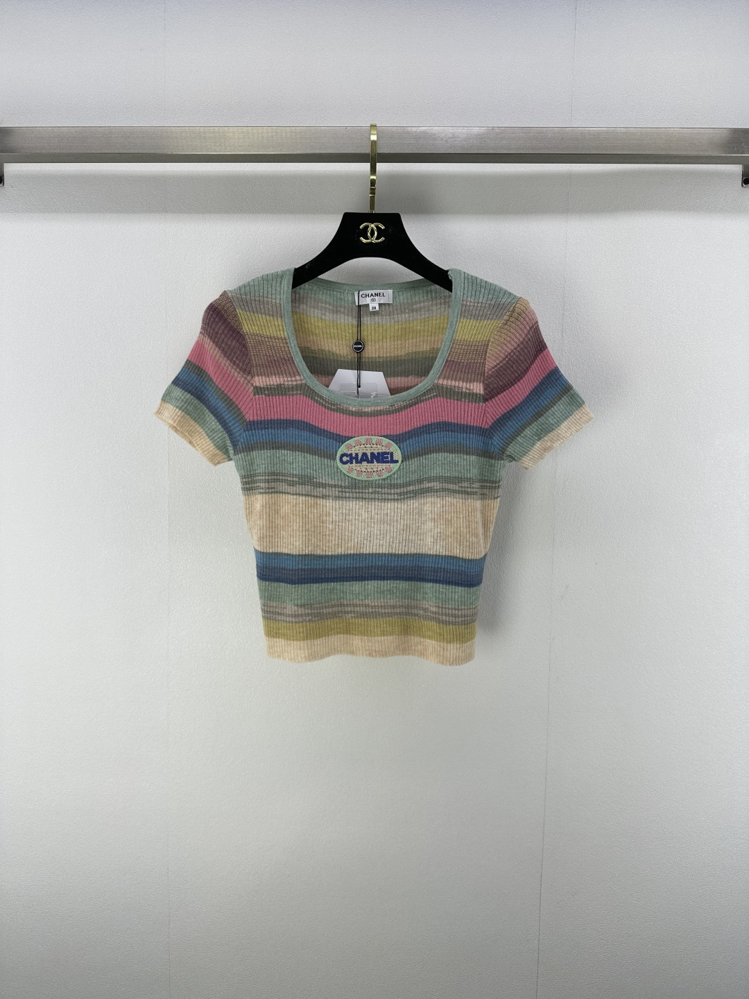 NO:429670,Chane* new details 25 New summer striped colorful square collar short sleeves Customized YB wool yarn weaving comfortable texture Embroidered letters and seals decorate the chest to create a sense of layering Low brightness and bright youthful style strong playful and age-reducing whiteness, easy to control when traveling or relaxing parties 2 colors 3 codes SML, chanel, T-shirt, alexander wang19860909Chane*上新细节 25 夏季新款条纹彩色方领短袖 定制YB羊毛纱线织造 质感舒适 恰刺绣字母章仔装饰胸前 形成层次感 低明度亮色青春风格强烈俏皮减龄显白 日常出行或轻松聚会轻松驾驭 2色3码SML,,chanel,T-shirt,alexander wang,Women's clothing