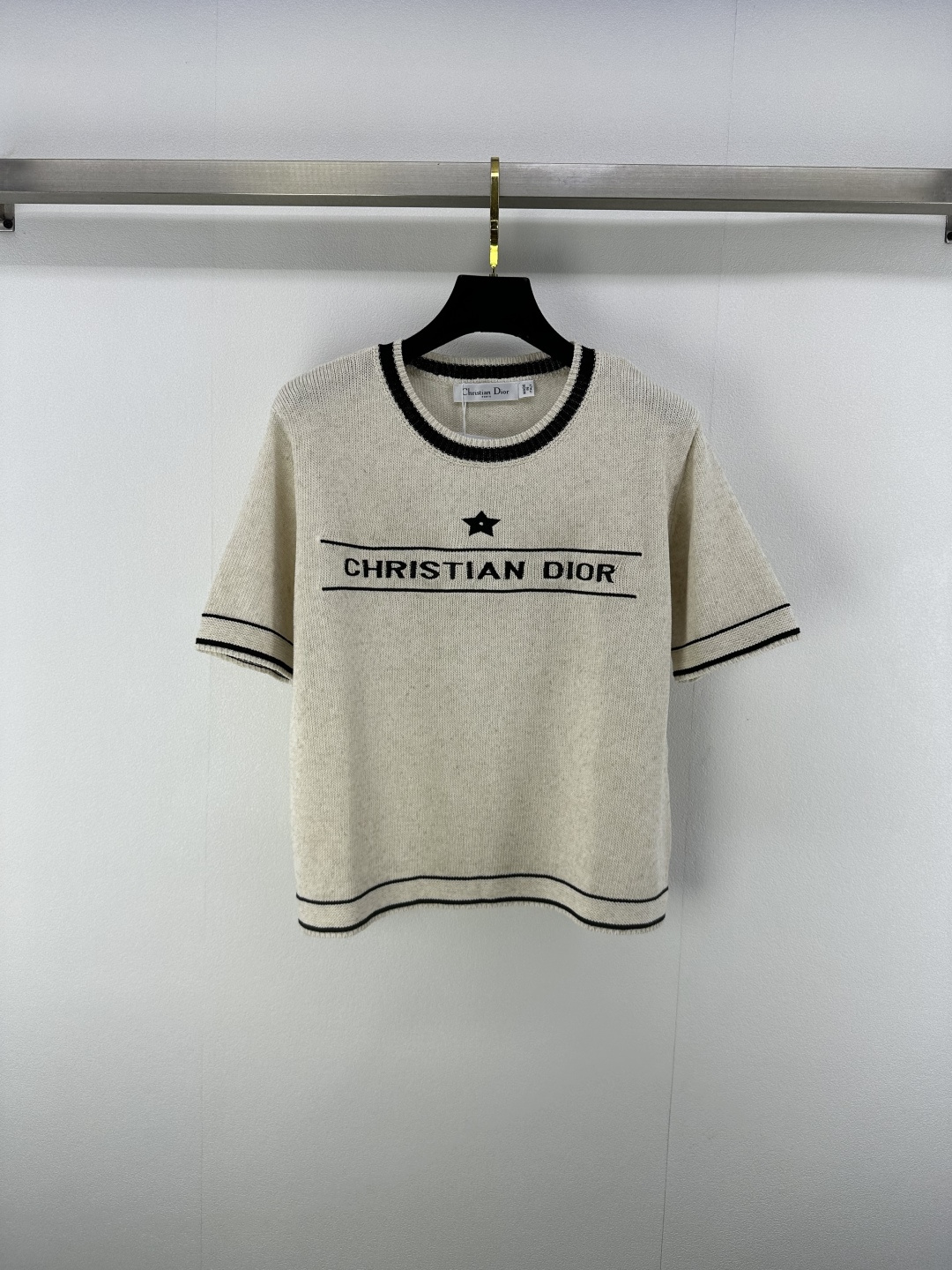 NO:429682,New details on Dio* 25 New summer knitted round neck five-pointed star short sleeves Classic brand letter logo contrast jacquard decoration Regular style Simple and fashionable versatile, daily casual matching without picking people 2 colors 3 codes SML, dior, T-shirt, alexander wang19860909Dio*上新细节 25 夏季新款针织圆领五角星短袖 经典品牌字母logo撞色提花装饰 常规版型 简约时髦百搭 日常随意搭配不挑人 2色3码SML,,dior,T-shirt,alexander wang,Women's clothing