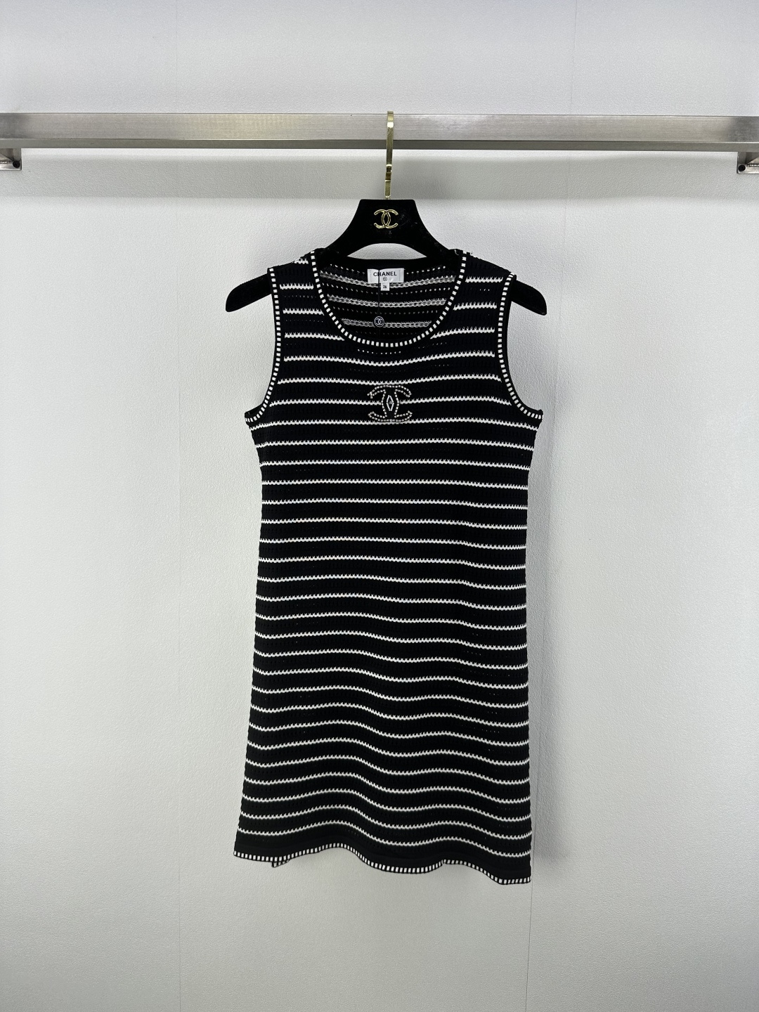 NO:429688,Chane* new details 25 Summer new round-neck striped vest skirt, chest logo nails, fashionable temperament, easy to control in various occasions, body length can also lengthen the visual sense of body, lower body missing sense of detail online 1 color 3 code SML, chanel, skirts, alexander wang19860909Chane*上新细节 25 夏季新款圆领条纹背心裙 胸前logo钉珠 时髦气质 各种场合轻松驾驭 衣身长度还可以拉长身材视觉感 下半身失踪感 细节感在线 1色3码SML,,chanel,skirts,alexander wang,Women's clothing