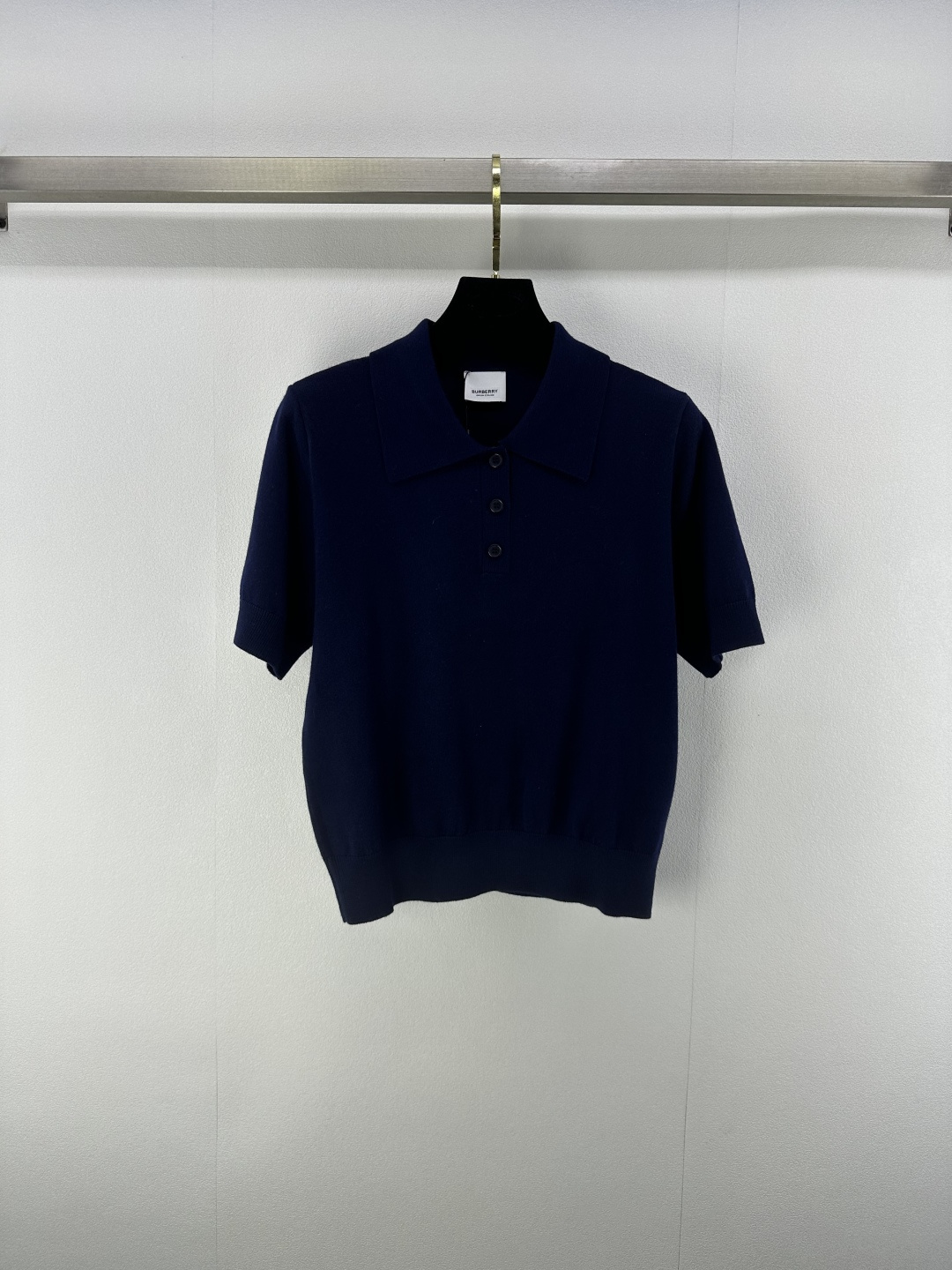 NO:430431,BURBERR* New details 25 New summer lapel short sleeves Half cardigan plaid contrasting color Classic color matching Upper body youthful age-reducing temperament versatile and slim and elastic versatile and not picky 3 colors 3 size SML, burberry, T-shirt, alexander wang19860909BURBERR* 上新细节 25 夏季新款翻领短袖 半开衫格纹撞色 经典配色 上身青春减龄 气质百搭显瘦有弹力 百搭不挑人 3色3码SML,,burberry,T-shirt,alexander wang,Women's clothing