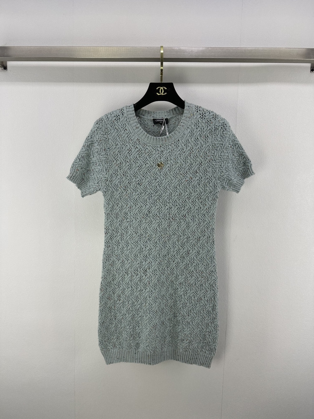 NO:431835,Chane* new details 25A spring and summer new knitted round neck texture short-sleeved skirt fixed dyed yarn yb open mold logo hardware embellishment breaks monotonymation light up the overall shape logo logo logo logo is low-key and eye-catching, a symbol of quality and style, high-end fashionable, exquisite and versatile age-reducing 3 colors and 3 codes SML, chanel, skirts, T-shirt, alexander wang19860909Chane*上新细节 25A 春夏新款针织圆领纹理短袖裙 定染纱线 yb开模logo五金点缀 打破单调 点亮整体造型徽标logo标识低调而醒目 是品质与格调的象征 高级时髦精致百搭减龄 3色3码SML,,chanel,skirts,T-shirt,alexander wang,Women's clothing