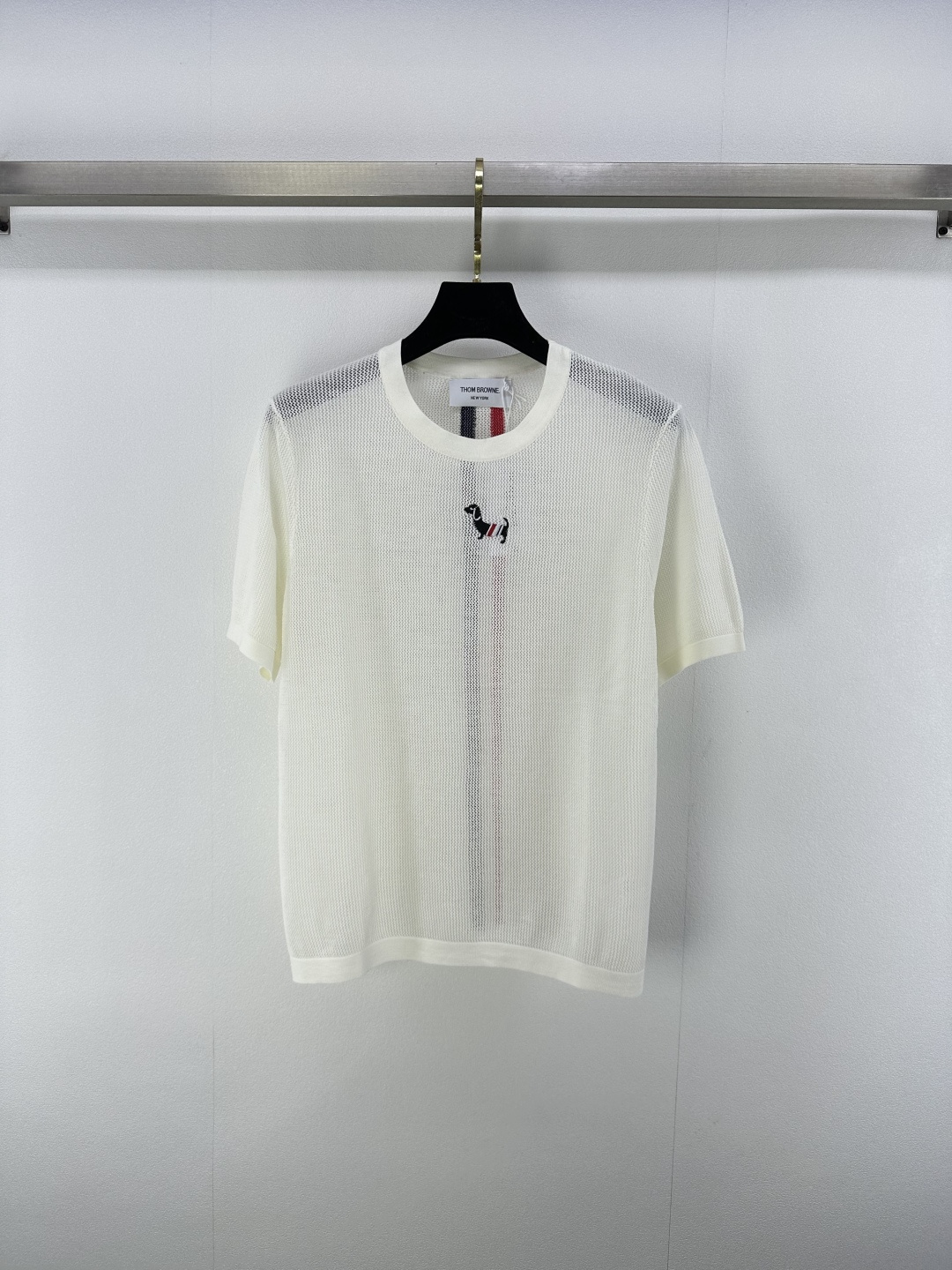 NO:431798,New details on Tb* 25 Spring and Summer latest contrasting color jacquard puppy knitted hollow short sleeves!  Customized YB knitted material, comfortable and soft, full texture, classic jacquard puppy pattern decoration, cute and age-reducing, advanced color matching adds vitality, upper body shows the college style, commuting and dates, 2 colors, 3 codes, SML, T-shirt, alexander wang19860909Tb*上新细节 25 春夏最新撞色提花小狗针织镂空短袖！定制YB针织材质 舒适柔软 质感十足 经典提花小狗图案装饰 可爱减龄 高级配色增添活力造型 上身尽显学院风格 通勤约会都 2色3码SML,,T-shirt,alexander wang,Women's clothing