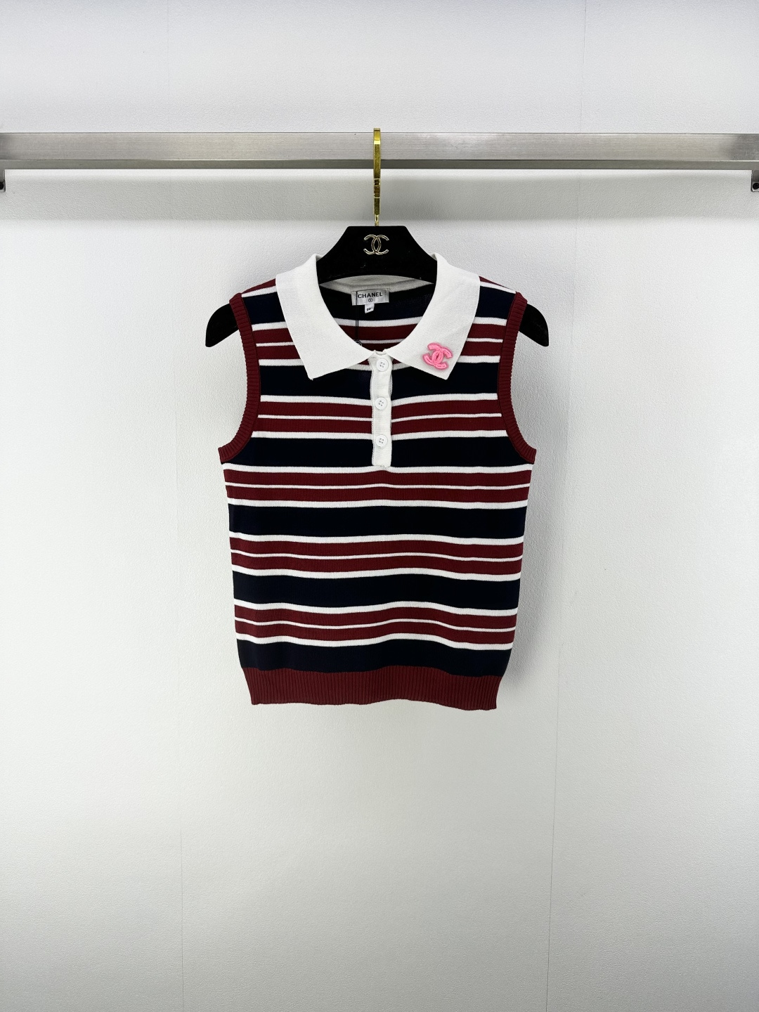 NO:433506,Chane* new details 25 Summer new contrasting lapel striped vest collar contrasting color logo soft and comfortable fabric collar collar edge color matching unique design versatile and not picky 1 color 3 size SML, chanel, alexander wang19860909Chane*上新细节 25 夏季新款撞色翻领条纹背心 衣领撞色logo 面料柔软舒适 领口衣边沿配色呈现独特设计 百搭不挑人 1色3码SML,,chanel,alexander wang,Women's clothing