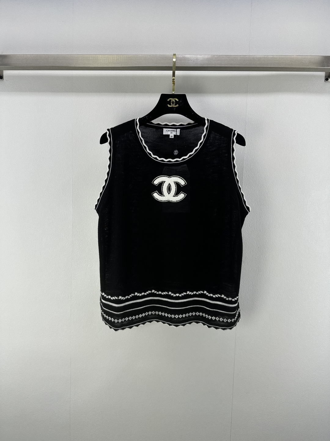 NO:434792,Chane* new details 25 Summer new contrast lace vest positioning large flock logo summer refreshing color matching upper body youthful age reduction temperament versatile and elastic versatile and not picky 2 colors 3 size SML, chanel, alexander wang19860909Chane*上新细节 25 夏季新款撞色花边背心 定位大植绒logo 夏日清爽配色 上身青春减龄 气质百搭显瘦有弹力 百搭不挑人 2色3码SML,,chanel,alexander wang,Women's clothing