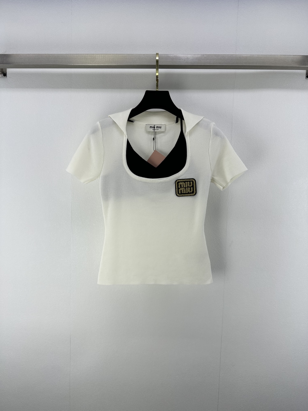Miu Miu Two-Piece Collar Short-Sleeve Top with Logo - Casual & Chic 1 cmp i1750608802902 3236 0 0
