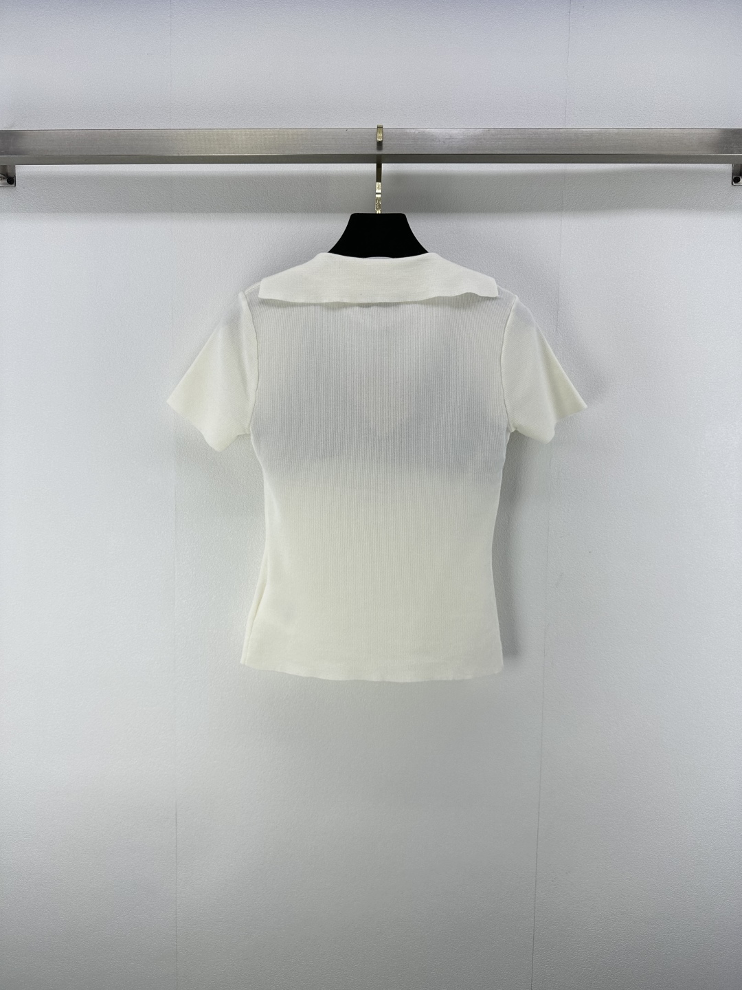 Miu Miu Two-Piece Collar Short-Sleeve Top with Logo - Casual & Chic 9 cmp i1750608802905 8251 0 8