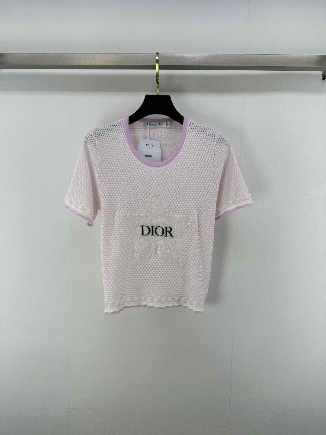 NO:434774,Dio* new details 25 Spring and summer new round neck striped five-pointed star short sleeves blended yarn texture delicate and cool, the five-pointed star pattern on the chest is fashionable and casual, the upper body looks slim and tall and versatile 2 colors and 3 sizes SML, dior, T-shirt, alexander wang19860909Dio*上新细节 25 春夏新款圆领条纹五角星短袖 混纺纱线质感细腻冰凉 胸前五角星图案时尚随性 上身显瘦高挑又百搭 2色3码SML,,dior,T-shirt,alexander wang,Women's clothing