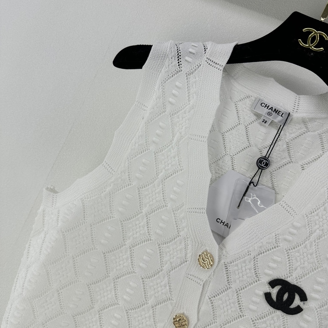 Chanel White Knit Vest Top with Golden Buttons, Women's Sleeveless Sweater 4 cmp i1750779249000 4944 0 1