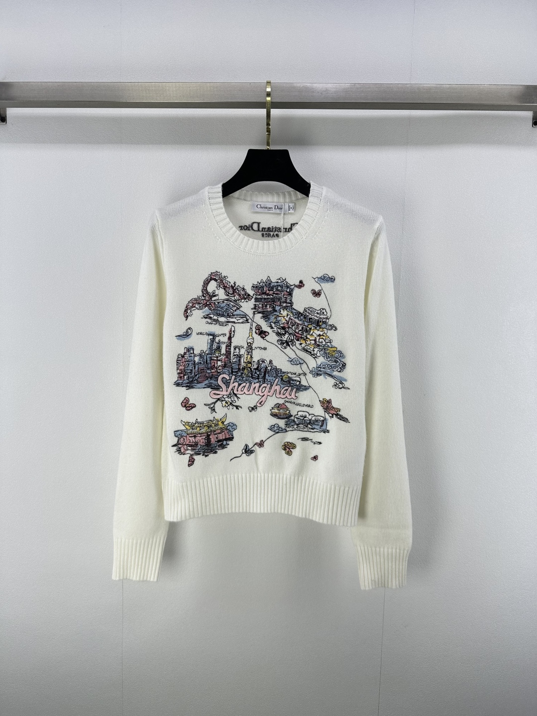 NO:435228,Dio* new details 25 summer new souvenir city limited series embroidery long sleeves yb heavy industry Shanghai iconic Bund view colorful embroidery decoration classic brand letter logo embroidery embroidery embroidery unique fashionable light luxury 1 color 3 code SML, dior, alexander wang19860909Dio*上新细节 25 夏季新款souvenir城市限定系列刺绣长袖 yb重工上海标志性外滩景彩色刺绣装饰 后背经典品牌字母logo刺绣点缀 独特时髦轻奢 1色3码SML,,dior,alexander wang,Women's clothing