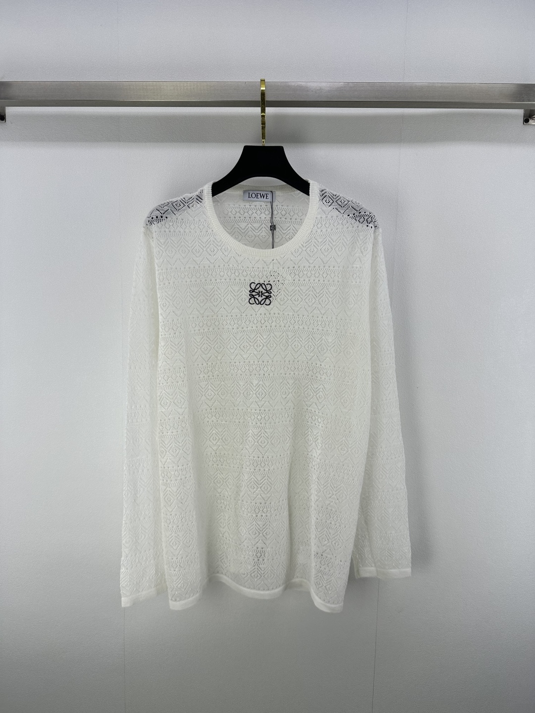 NO:435964,loew* New Details 25 New Summer Hollow Textured Long Sleeves!  A slightly transparent sexy and fashionable piece of product!  Imported yarn has soft, delicate, comfortable and breathable texture, a must-have item for white and rich beauty, sweet and mysterious and noble!  Imported Swiss woven craftsmanship classic style and elegant temperament. Classic style and style are not picky about people, super slim on the upper body. 2 colors and 3 codes SML, loewe, alexander wang19860909loew*上新 细节 25 夏季新款镂空纹理长袖！微透小性感时髦精叠搭单品！进口纱线质感柔软细腻舒适透气,白富美必备单品,又甜气质神秘又高贵！进口瑞士机织工艺经典版型气质随性优雅.经典不挑人上身超显瘦 2色3码SML,,loewe,alexander wang,Women's clothing