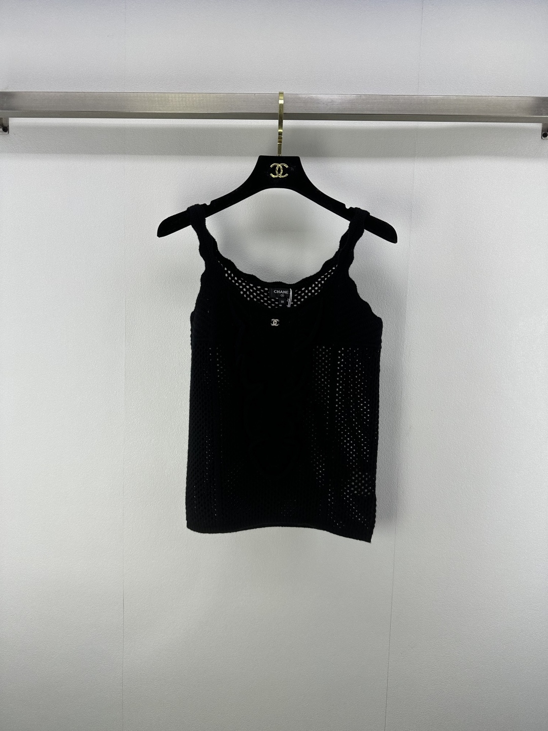 NO:435216,Chane* new details 25 New summer lace vest, hollow texture of the body, positioning logo buckle, imported Swiss woven craftsmanship classic style and elegant temperament. Classic not picky people, super slim on the upper body 1 color 3 size SML, chanel, alexander wang19860909Chane*上新细节 25 夏季新款花边背心 衣身镂空纹理 定位logo饰扣 进口瑞士机织工艺经典版型气质随性优雅.经典不挑人上身超显瘦 1色3码SML,,chanel,alexander wang,Women's clothing