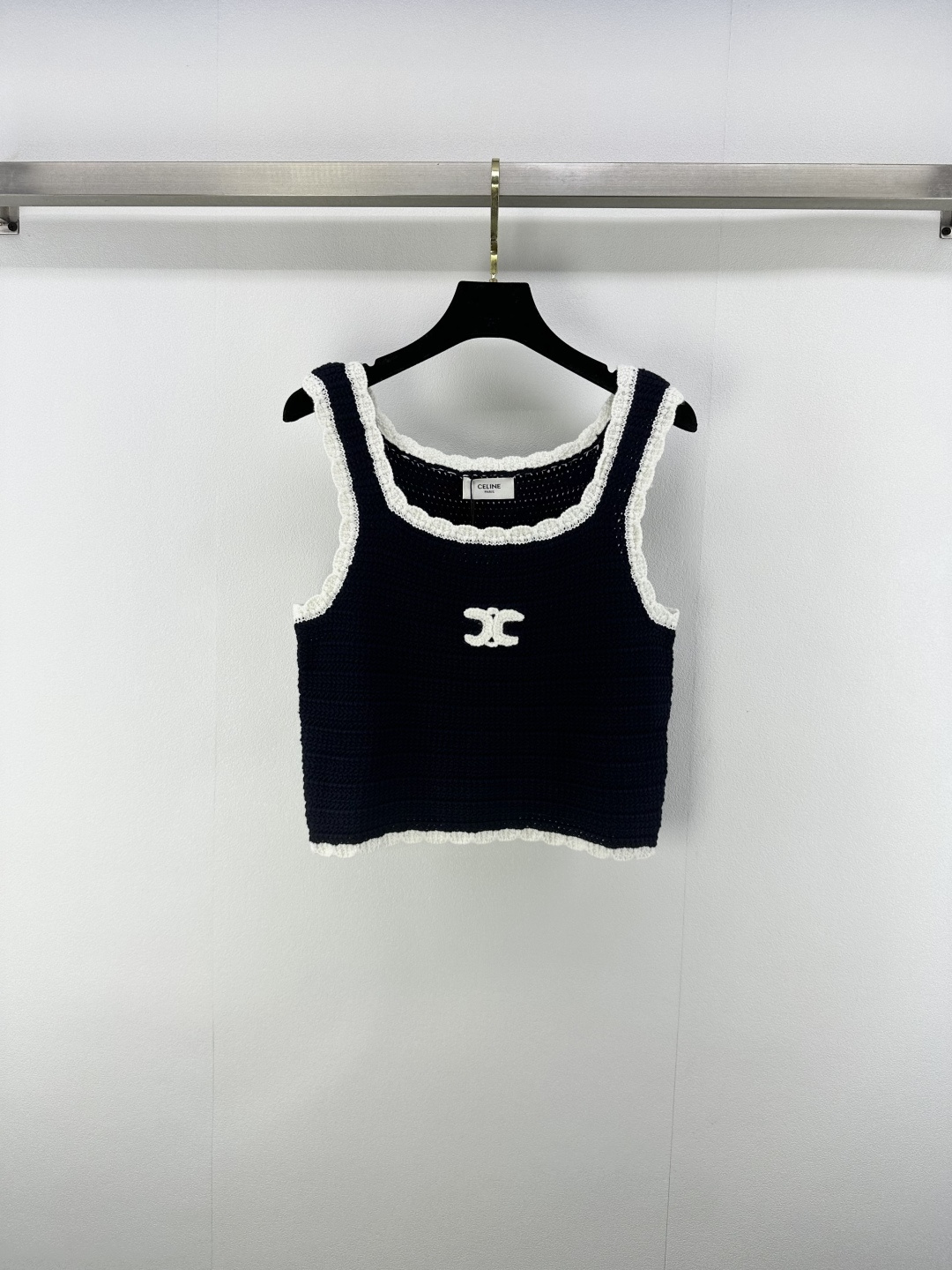 NO:435599,New details on Celin 25 Spring and Summer New Navy Blue Crochet Vest!  Contrasting lace knitting with heavy craftsmanship, the classic short H-style style is super slimming!  Sweet and cool, elegant and age-reducing girlish style, imported yarn texture is super comfortable, perfect workmanship quality depends on details. 1 color 3 code SML, celine, alexander wang19860909Celin上新细节 25 春夏新款海军蓝钩针小背心！撞色花边针织重工艺定制,经典小短款H版型超显瘦！甜酷优雅减龄少女风,进口纱线质感超舒适,完美做工品质看细节. 1色3码SML,,celine,alexander wang,Women's clothing