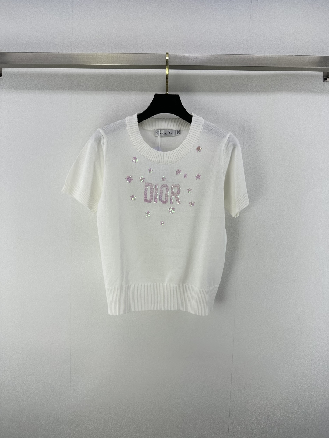 NO:436319,New details on Dio* 25 New summer round neck beads short sleeves, contrasting collar five-pointed star beads embellished with clothes beads logo design, high-end and fashionable, versatile and not picky, 2 colors and 3 sizes, SML, dior, T-shirt, alexander wang19860909Dio*上新细节 25 夏季新款圆领珠片短袖 领口撞色五角星珠片点缀 加以衣身珠片logo设计 高级又时髦 百搭不挑人 2色3码SML,,dior,T-shirt,alexander wang,Women's clothing