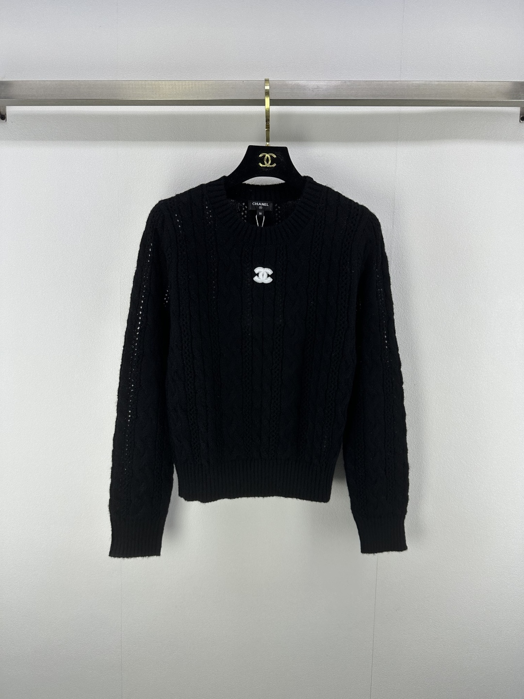 NO:438132,Chane* new details 25 Spring and Autumn New Knitted Round Neck Screw Long Sleeve Twist Round Rope Craft Classic Double C Letter Three-dimensional Logo Decoration Classic Simple Fashionable and versatile 3 Colors 3 Code SML, Chanel, Alexander wang19860909Chane*上新细节 25 春秋新款针织圆领套头长袖 麻花纽绳工艺 经典双c字母立体logo装饰 经典简约时髦百搭 3色3码SML,,chanel,alexander wang,Women's clothing