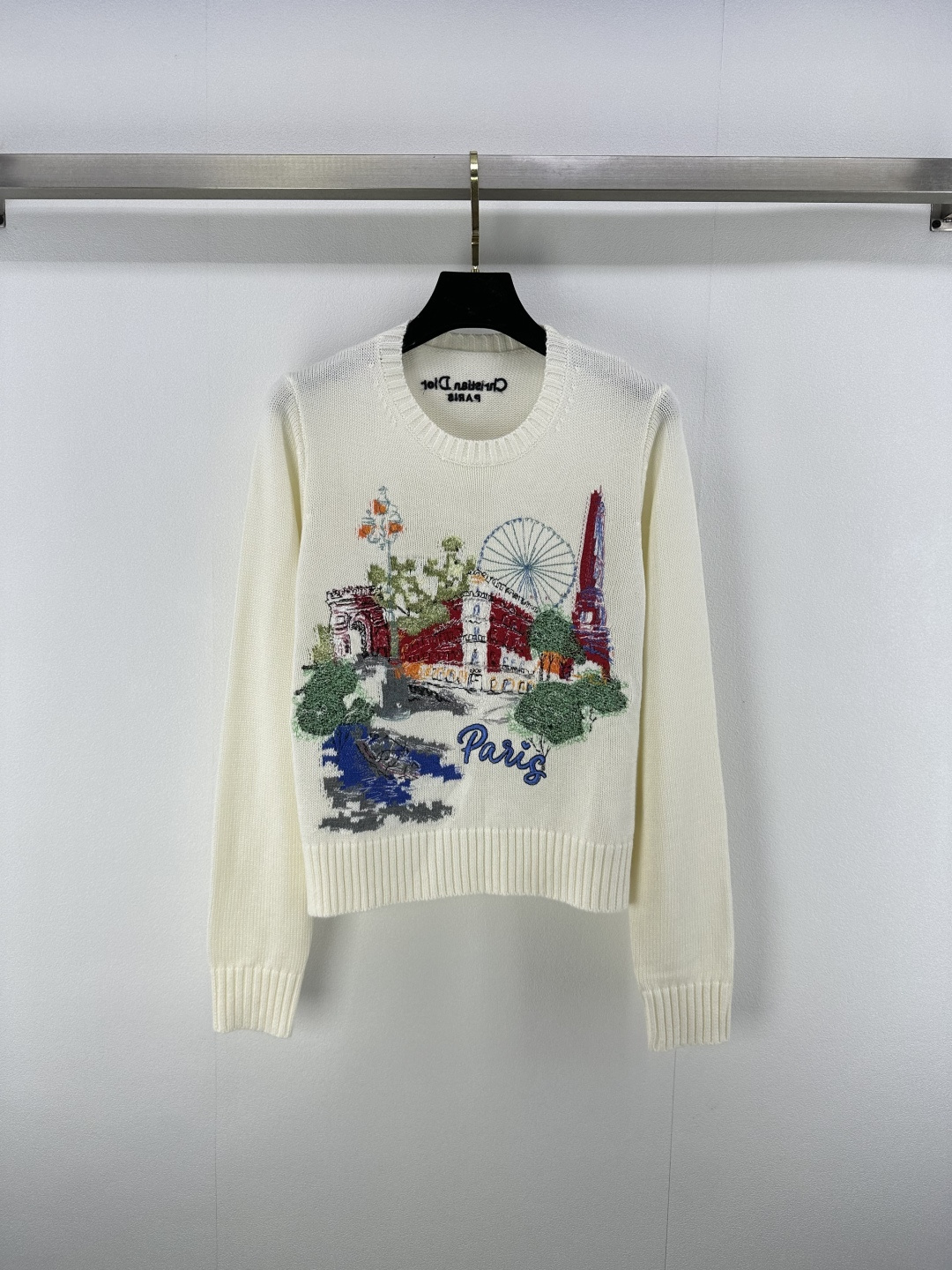 NO:440540,Dio* New details 25 The latest series of early autumn city limited edition city view round neck knitted long sleeves!  Custom imported cashmere material, round neck knitted long-sleeved cutting, ready-to-wear is made of large-area hand-painted sketching techniques to outline the city street scene, rich patterns and colors are full of eye-catching, and the high-end design sense of the back brand is full of high-end design!  2 colors 3 codes SML, dior, alexander wang19860909Dio* 上新细节 25 早秋最新系列城市限定 城景圆领针织长袖！定制进口羊绒材质 圆领针织长袖裁剪 成衣以大面积手绘素描手法 勾勒城市街景 层次丰富的图案和色彩满满亮眼 后背品牌高级设计感拉满！ 2色3码SML,,dior,alexander wang,Women's clothing